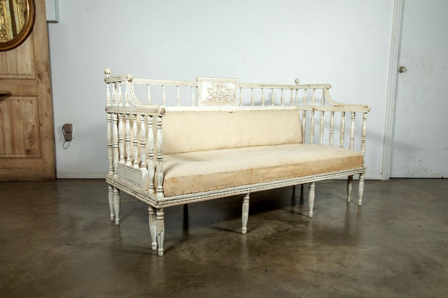 19th Century Swedish Neoclassical Carved and Painted Sofa Bench In Good Condition In Birmingham, AL