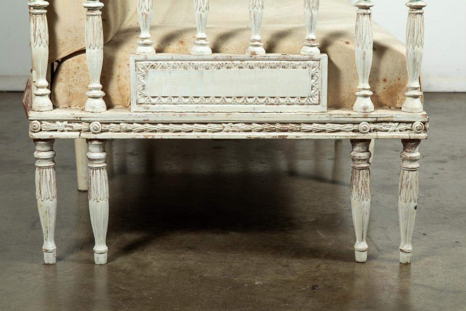 19th Century Swedish Neoclassical Carved and Painted Sofa Bench 4