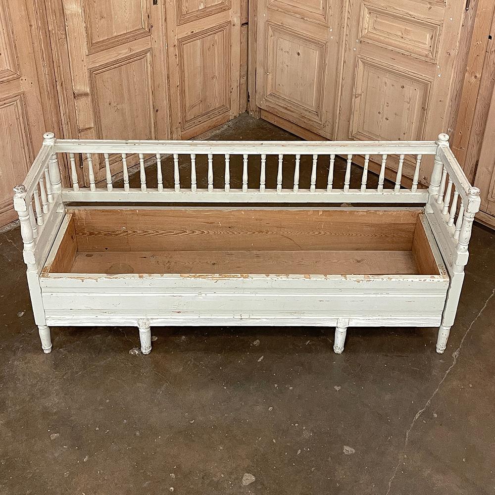 19th Century Swedish Neoclassical Painted Bench, Trundle Bed In Good Condition For Sale In Dallas, TX