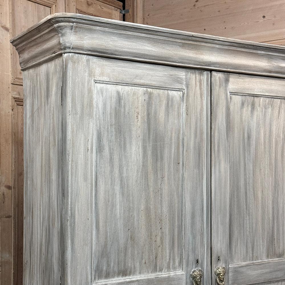 19th Century Swedish Neoclassical Whitewashed Pine Armoire For Sale 4