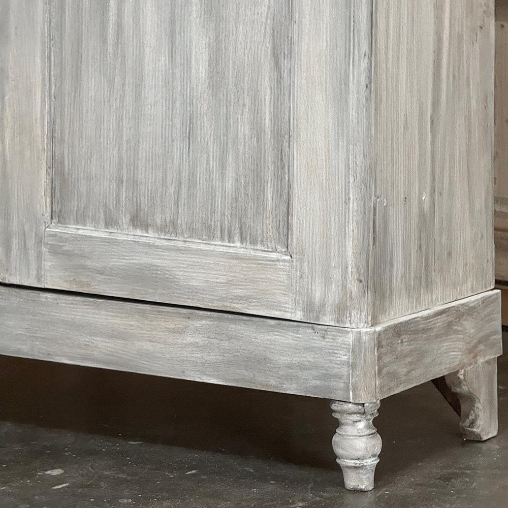 19th Century Swedish Neoclassical Whitewashed Pine Armoire For Sale 10