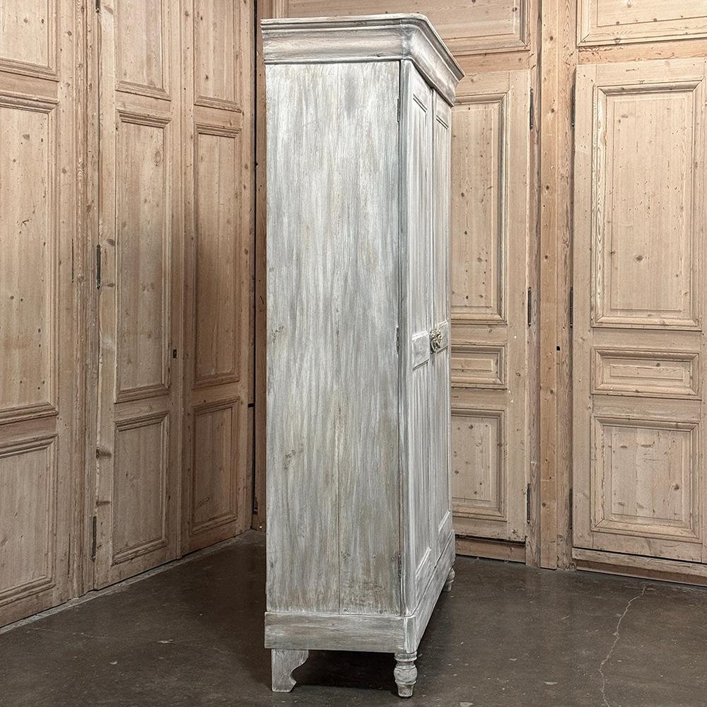 19th Century Swedish Neoclassical Whitewashed Pine Armoire For Sale 11