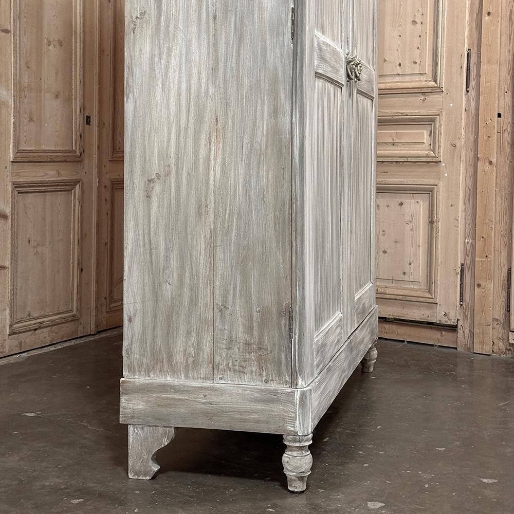 19th Century Swedish Neoclassical Whitewashed Pine Armoire For Sale 13