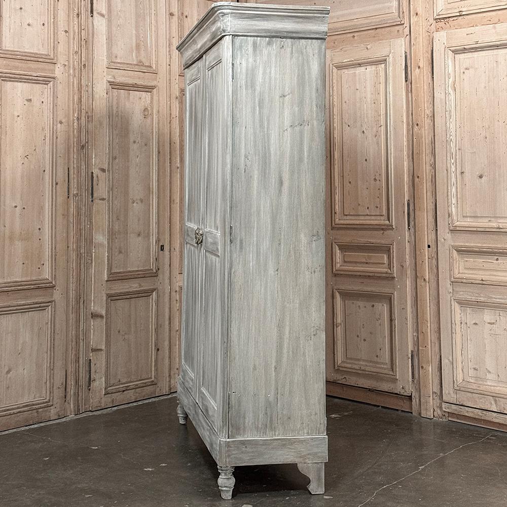 19th Century Swedish Neoclassical Whitewashed Pine Armoire For Sale 14