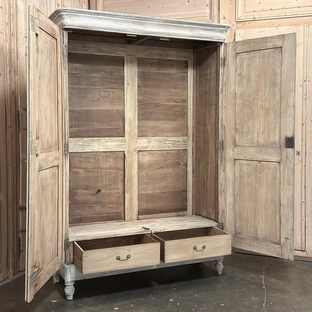 19th Century Swedish Neoclassical Whitewashed Pine Armoire In Good Condition For Sale In Dallas, TX