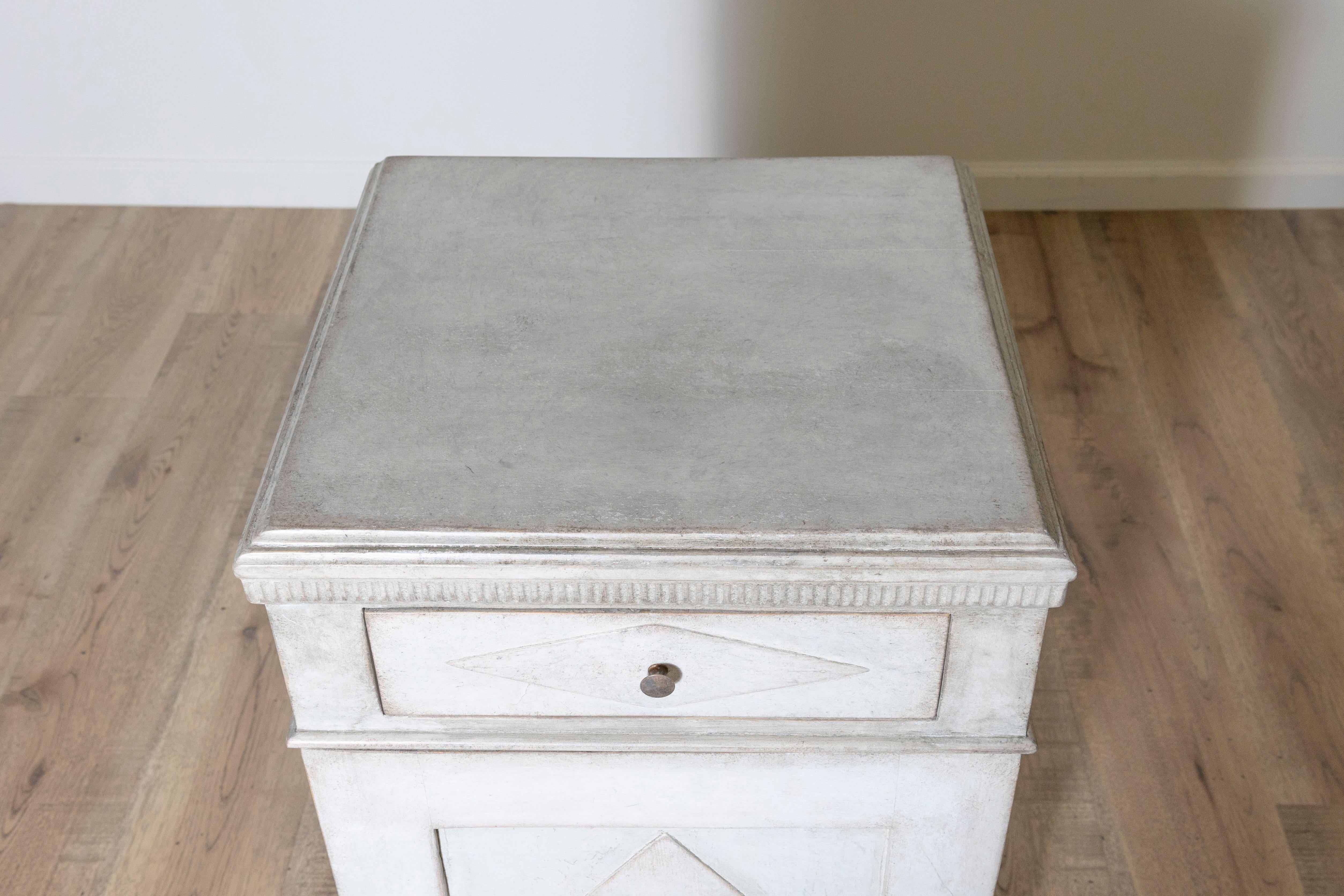 Suédois Table de nuit suédoise du 19e siècle en vente