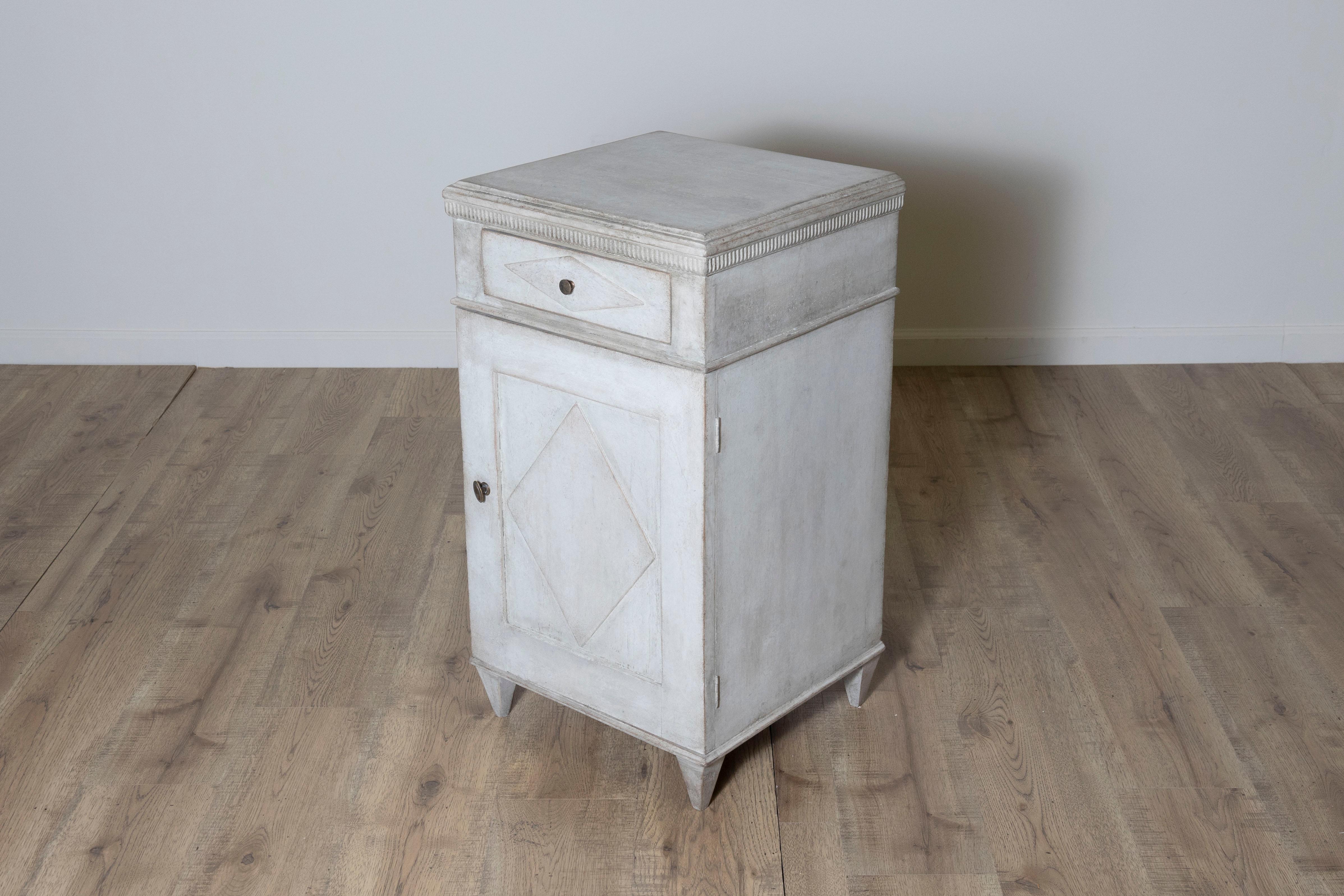 Table de nuit suédoise du 19e siècle Bon état - En vente à Atlanta, GA