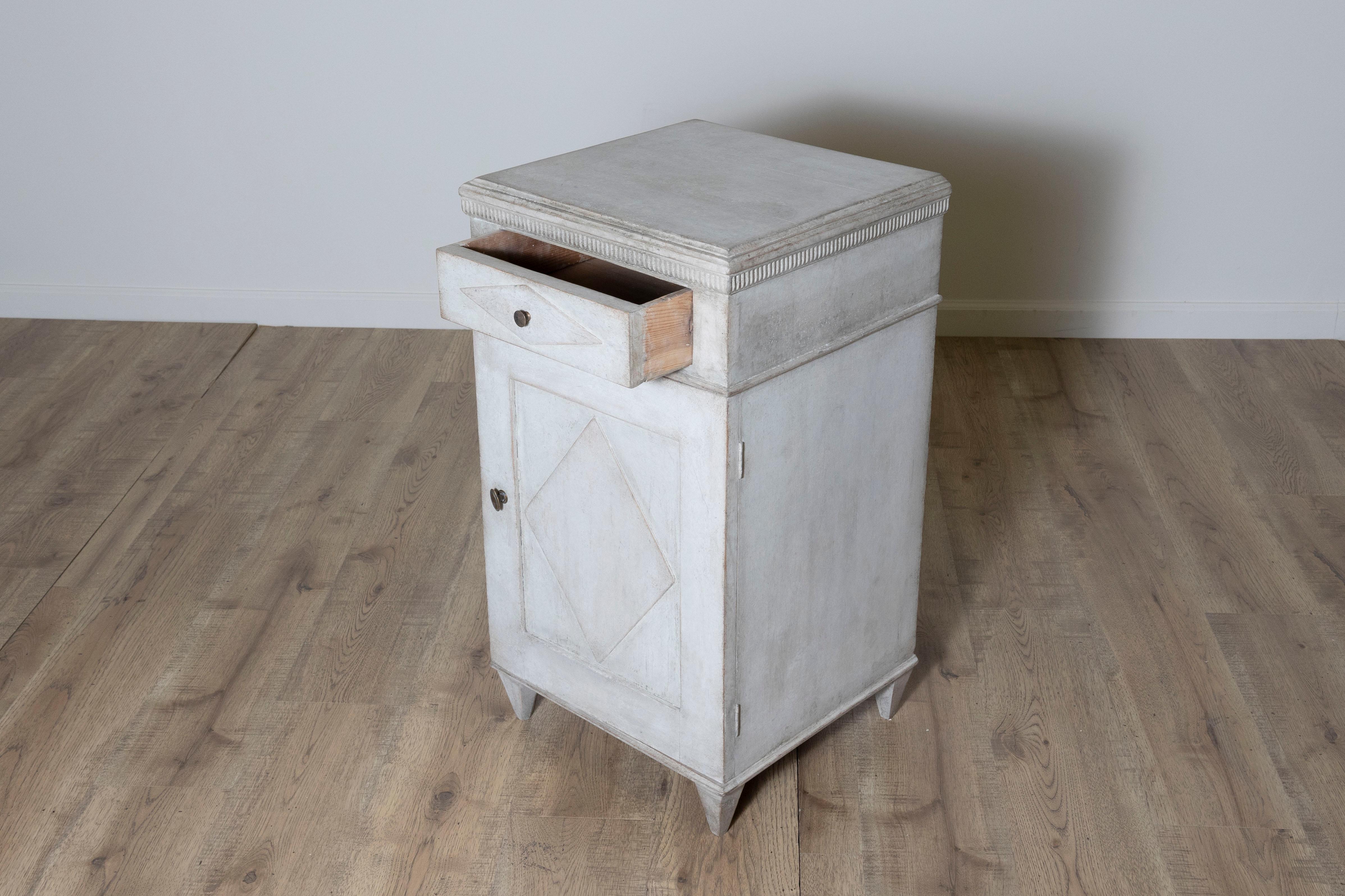 XIXe siècle Table de nuit suédoise du 19e siècle en vente