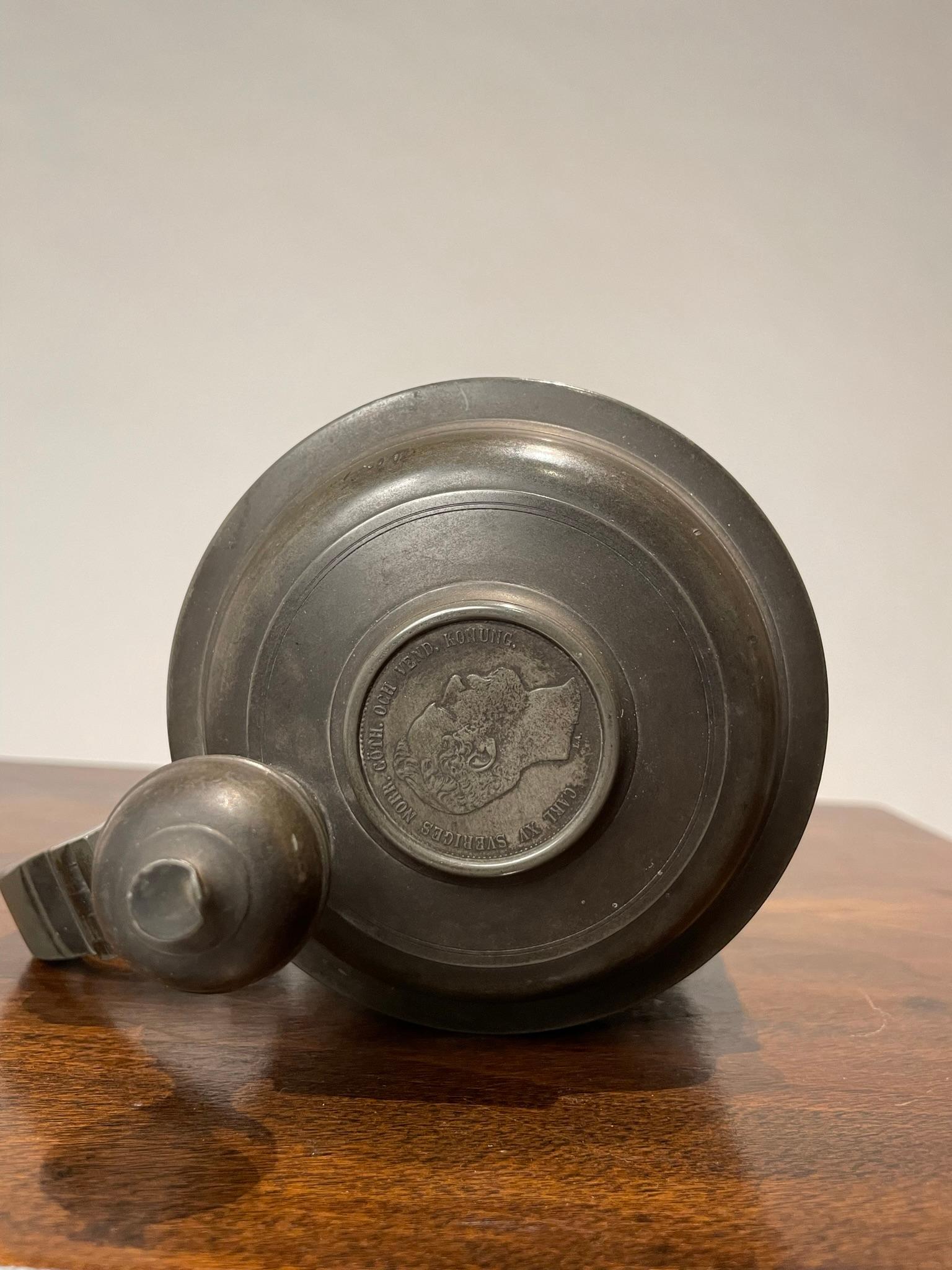 19th Century Swedish Oak and Pewter Tankard With King Carl XV Coin For Sale 2