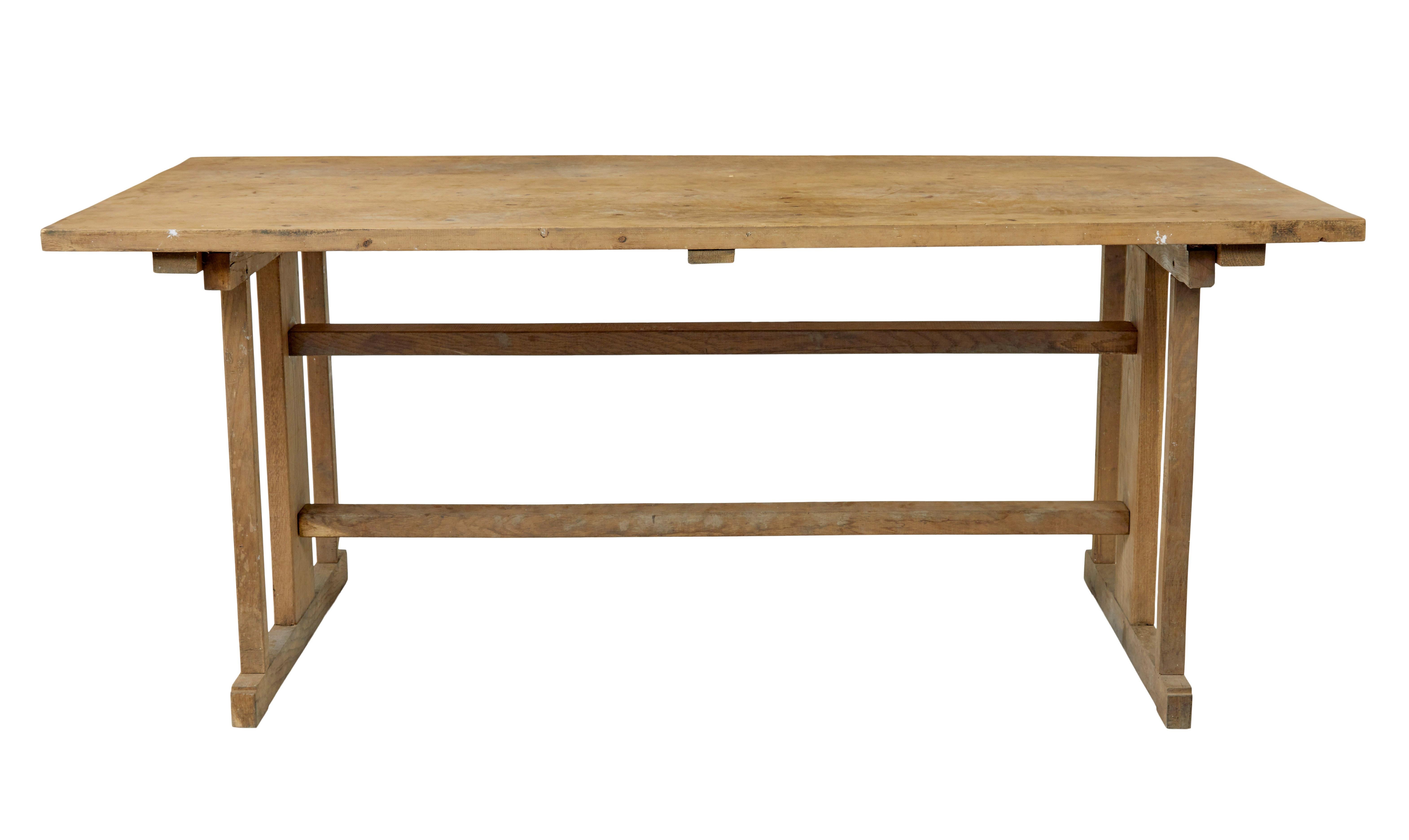 Suédois Table à tréteaux suédoise en chêne et pin du 19e siècle en vente