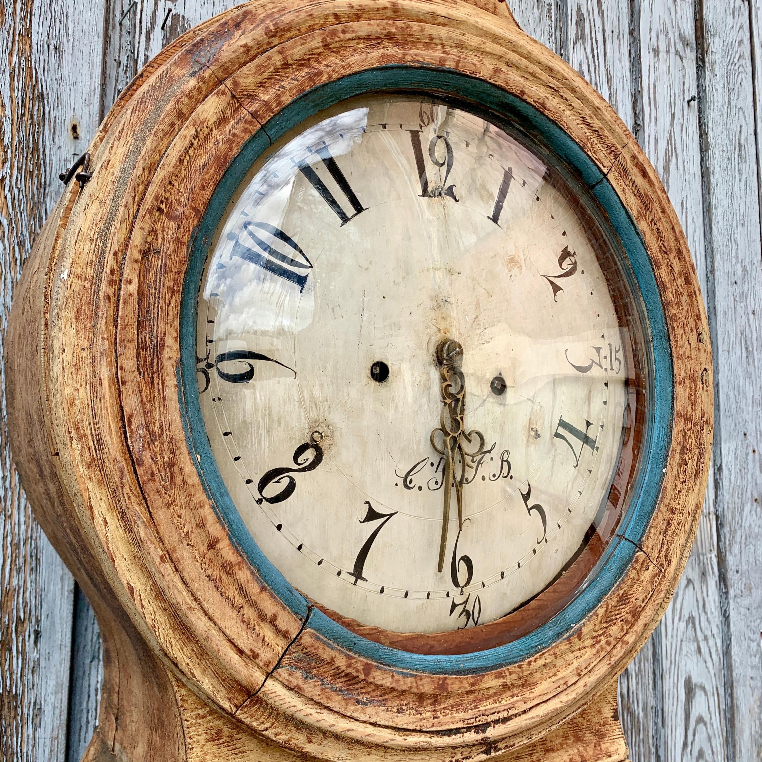 19th Century Swedish Original Painted Mora Clock In Good Condition In Haddonfield, NJ