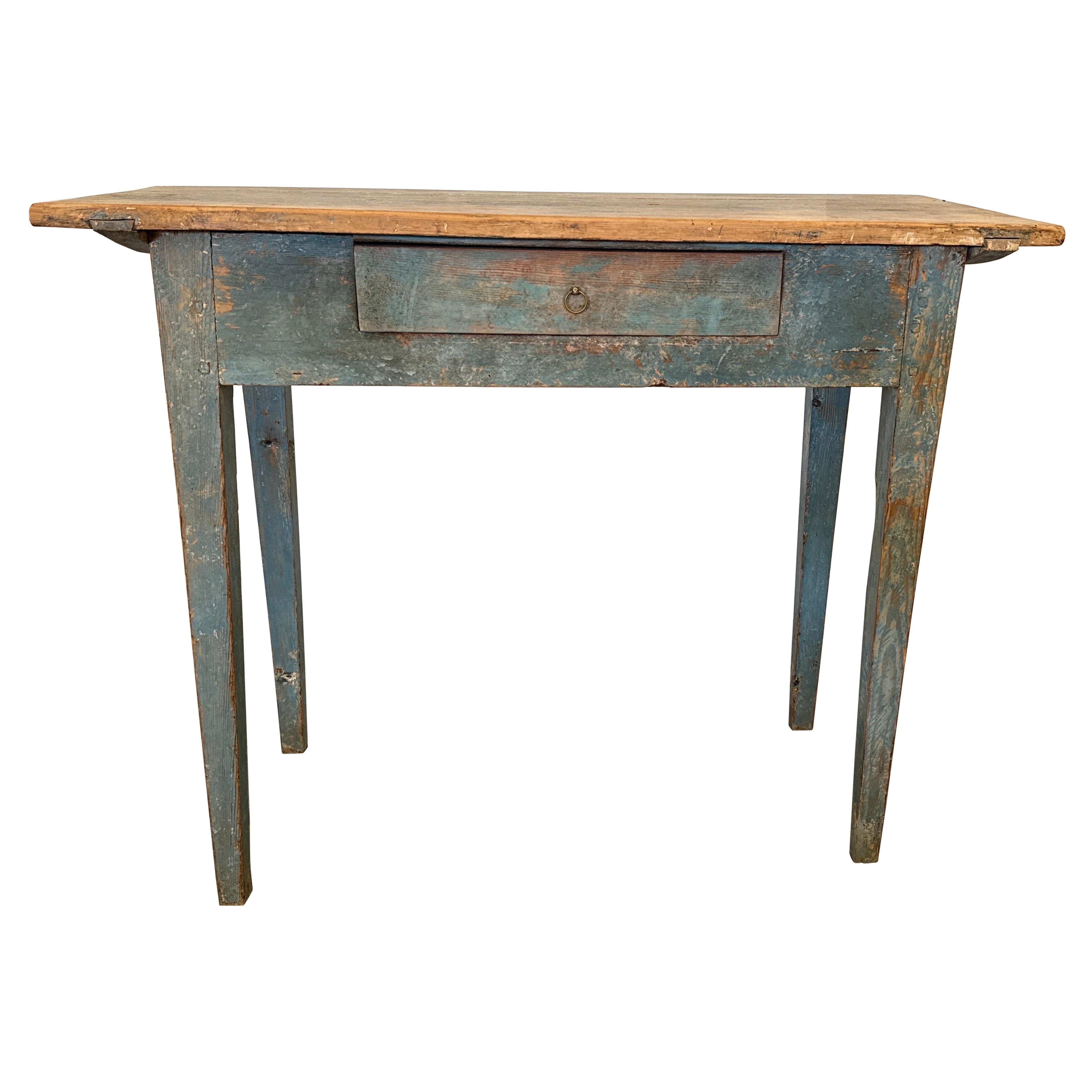 Table d'appoint à un tiroir peinte d'origine suédoise du XIXe siècle. en vente