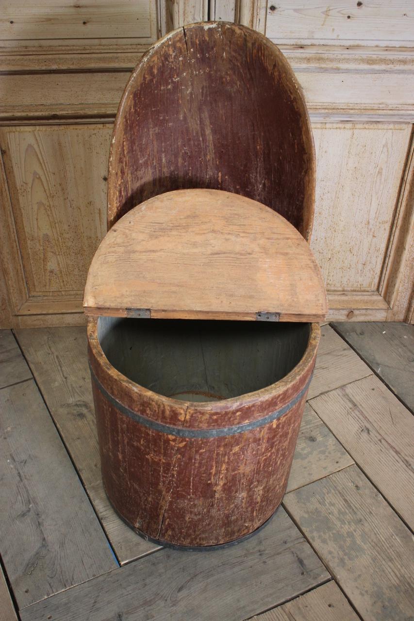 19th Century Swedish Painted Barrel Chair in Original Paint In Good Condition In Gloucestershire, GB