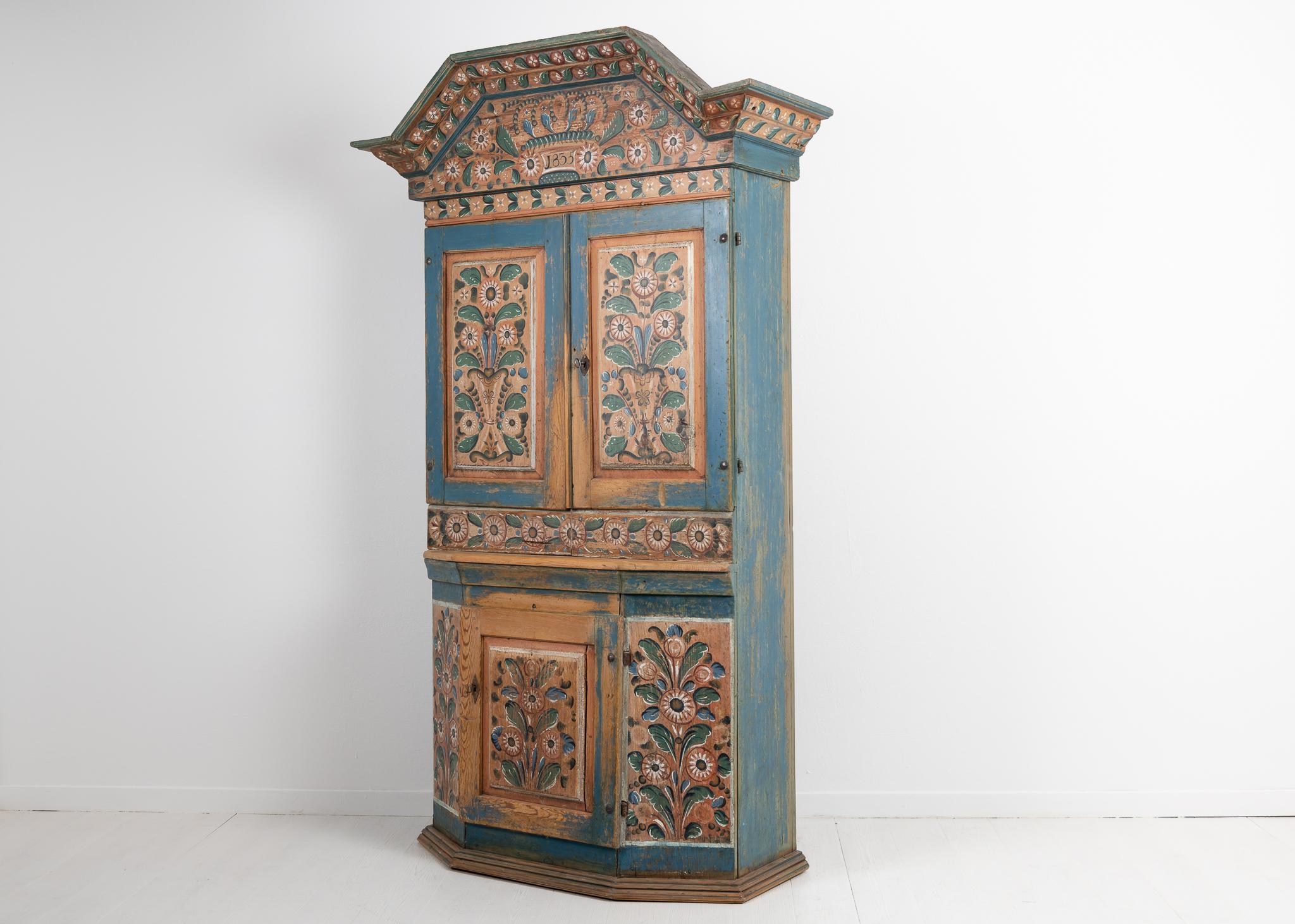19th Century Swedish Painted Country Cabinet In Good Condition In Kramfors, SE