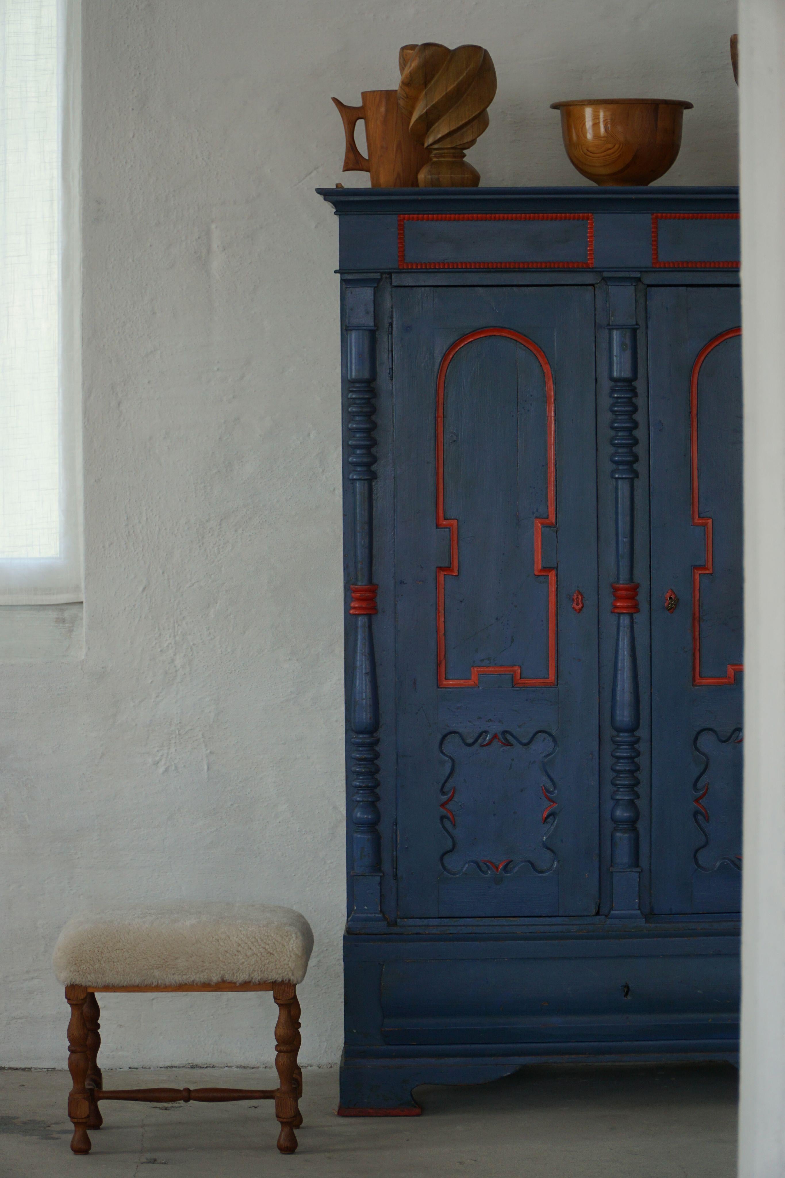 19th Century Swedish Painted Folk Art Cabinet, Handcrafted in Sweden For Sale 4