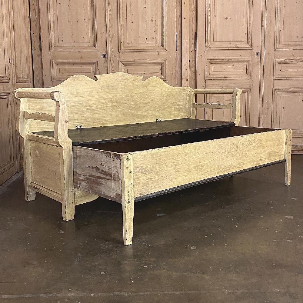 19th Century Swedish Painted Hall Bench, Trundle Bed In Good Condition For Sale In Dallas, TX