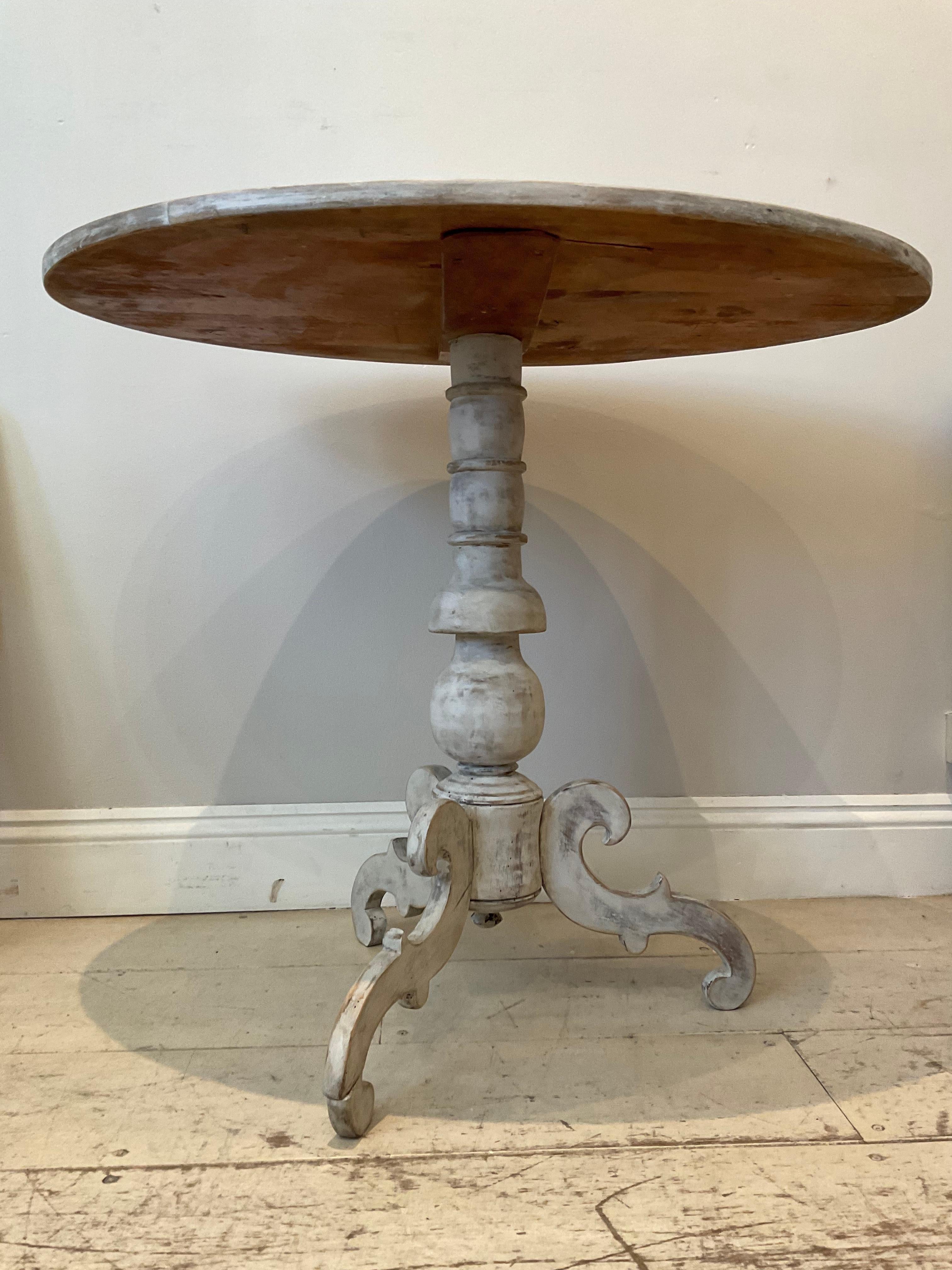 19th Century Swedish Painted Oval Pedestal Base with Scrolled Legs Side Table 1