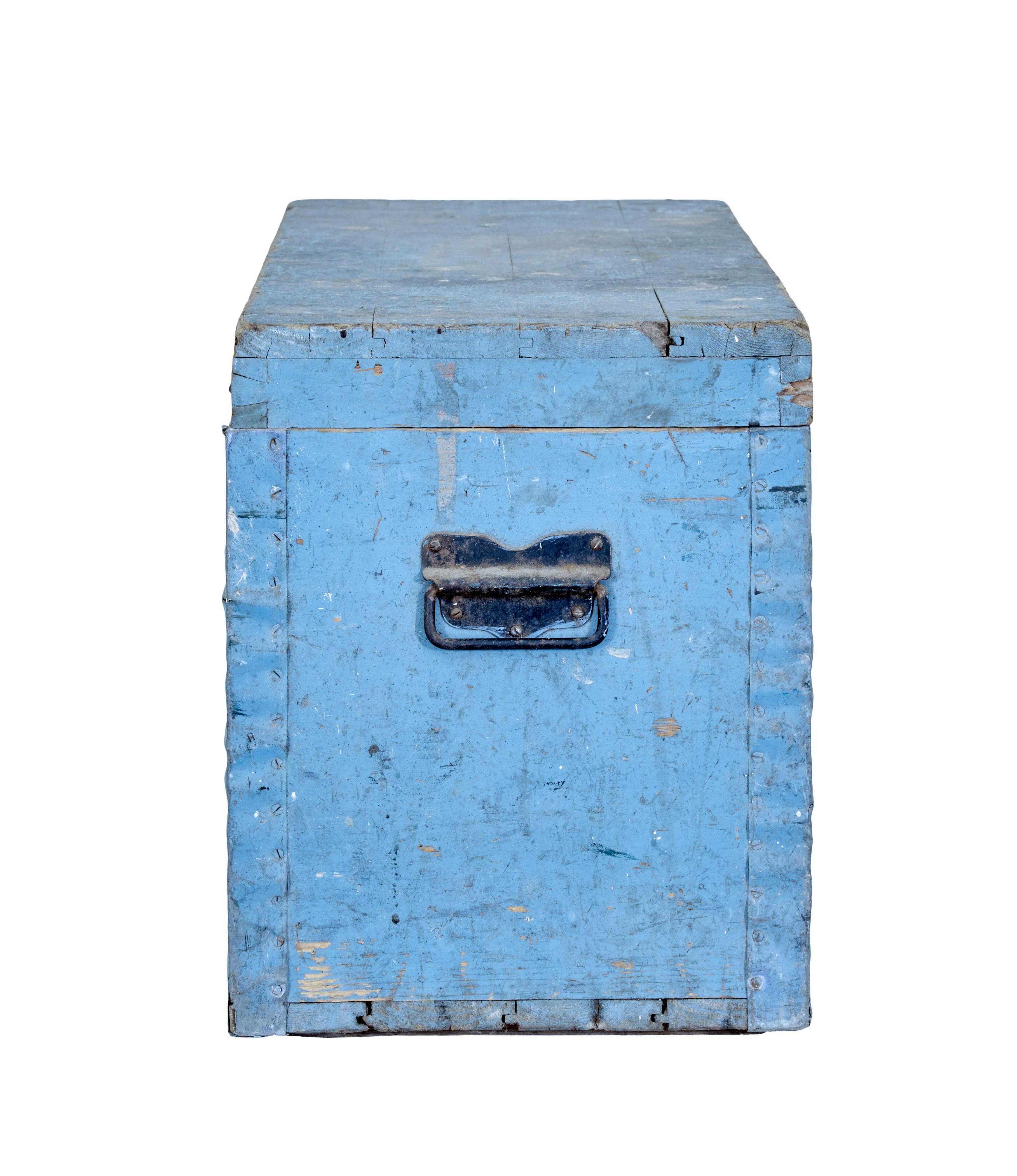 19th Century Swedish Painted Pine Tool Box In Fair Condition In Debenham, Suffolk