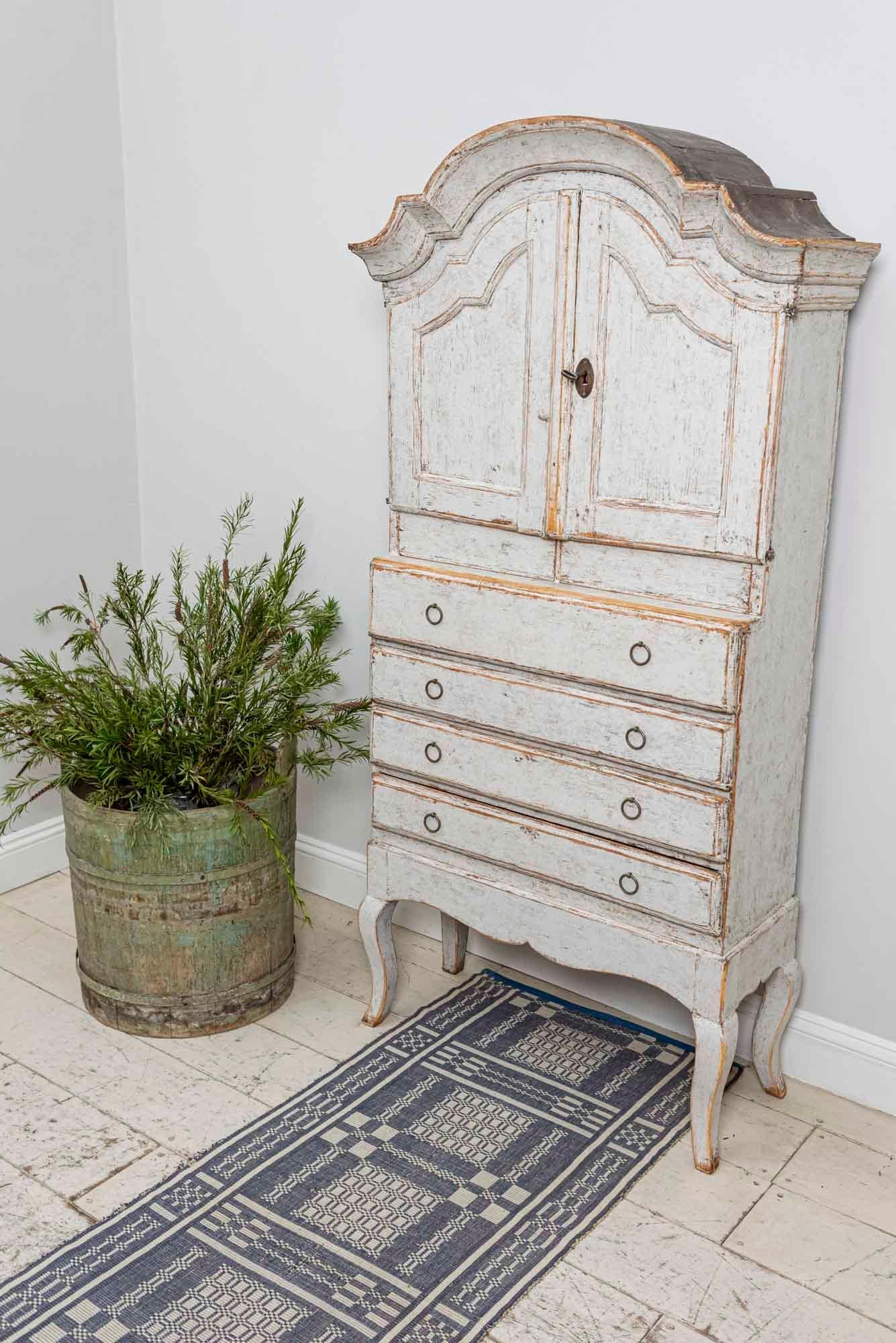 19th Century Swedish Painted Rococo Cabinet or Cupboard 15