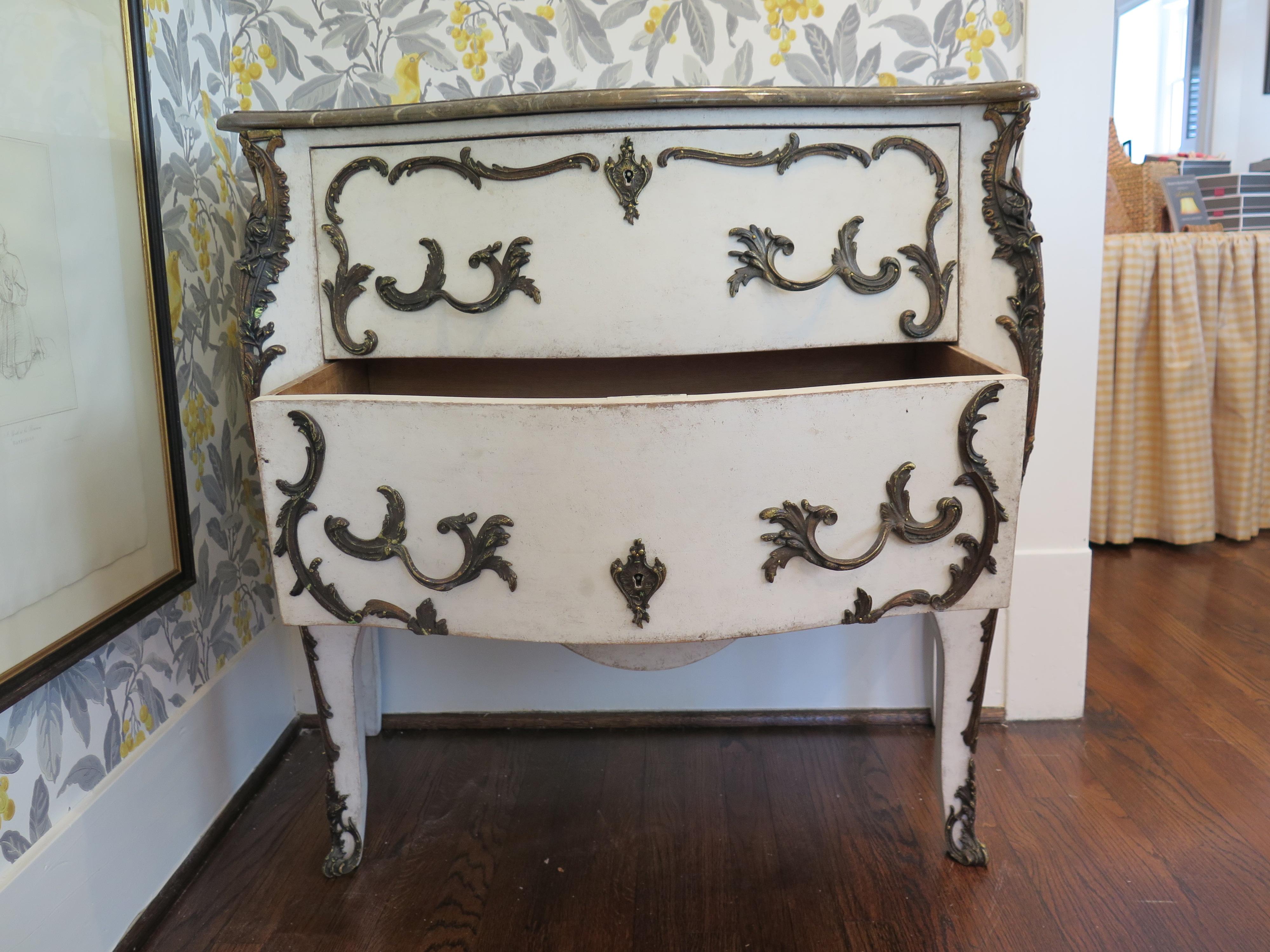 19th Century Swedish Painted Rococo Commode For Sale 6