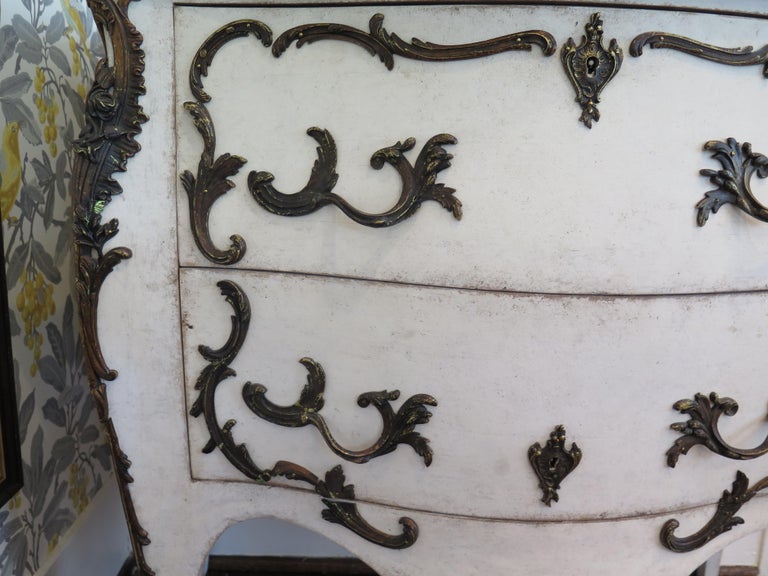 19th Century Swedish Painted Rococo Commode For Sale 7