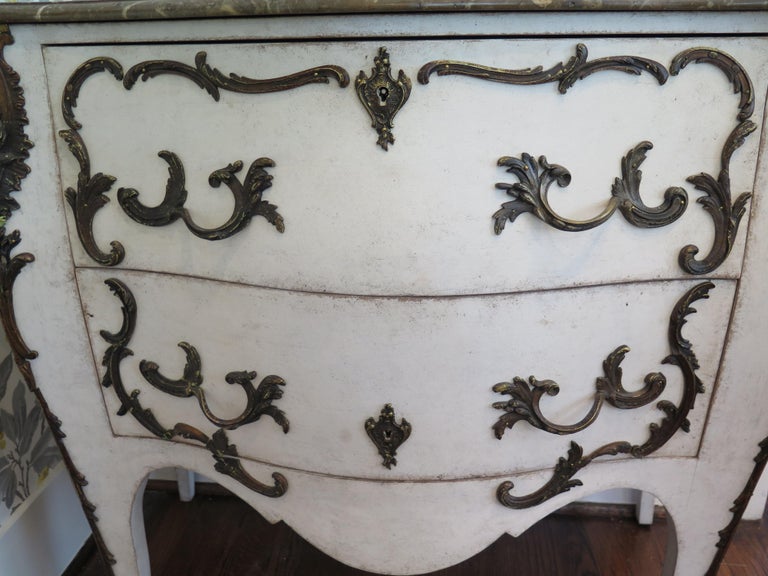 19th Century Swedish Painted Rococo Commode For Sale 2