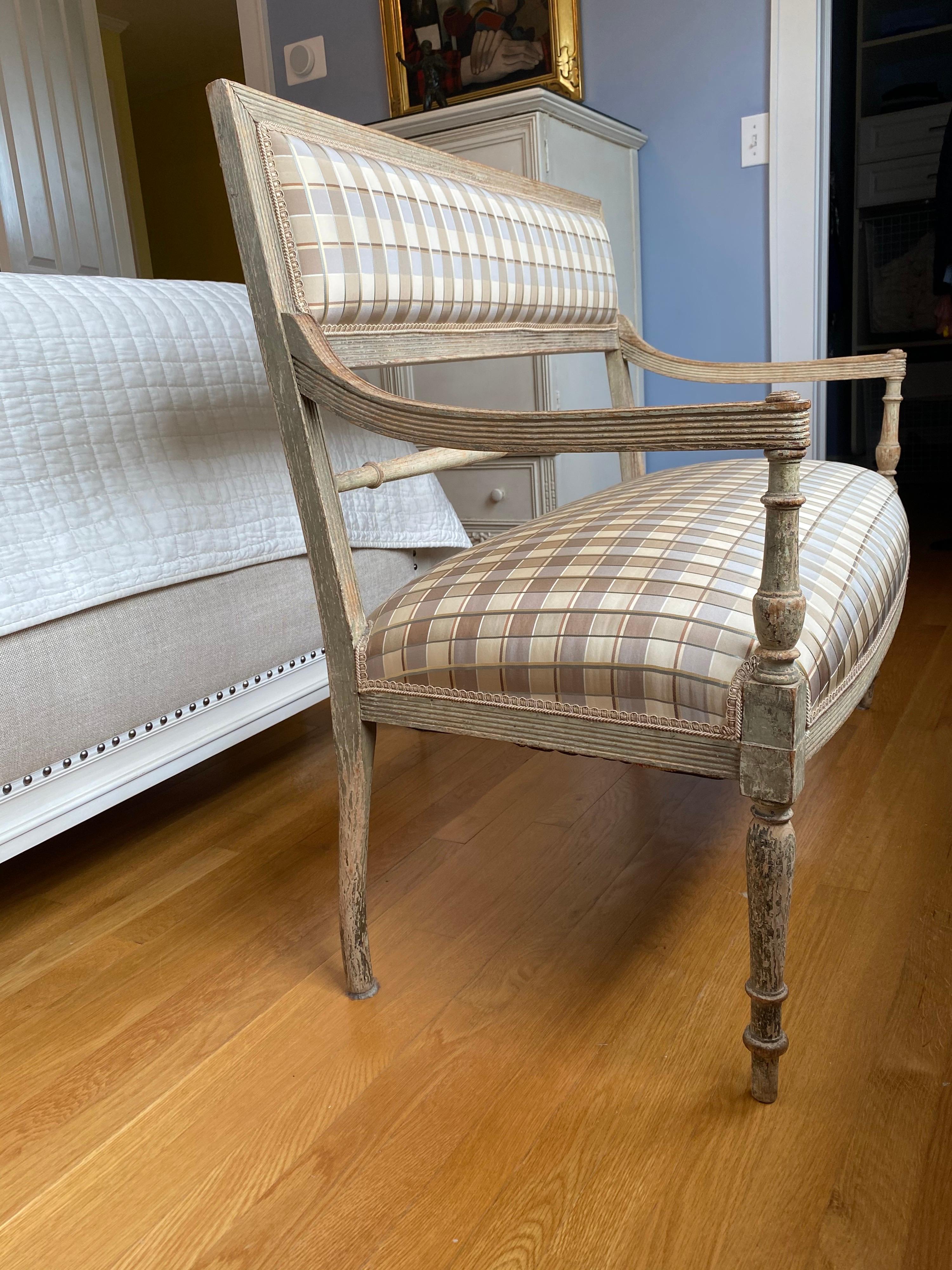 19th Century Swedish Painted Settee in Silk Plaid In Good Condition For Sale In Southampton, NY