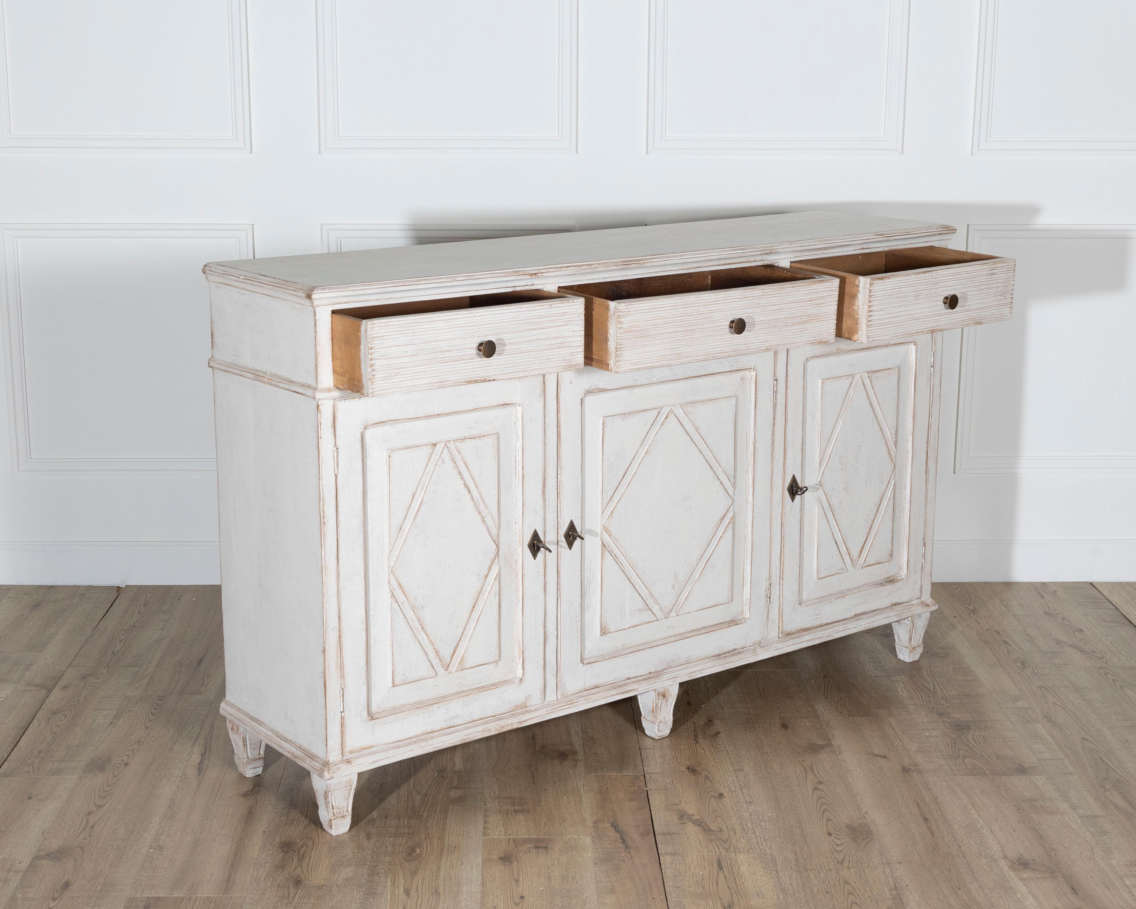 19th Century Swedish Painted Sideboard in Pine with Diamond Panel Doors For Sale 4