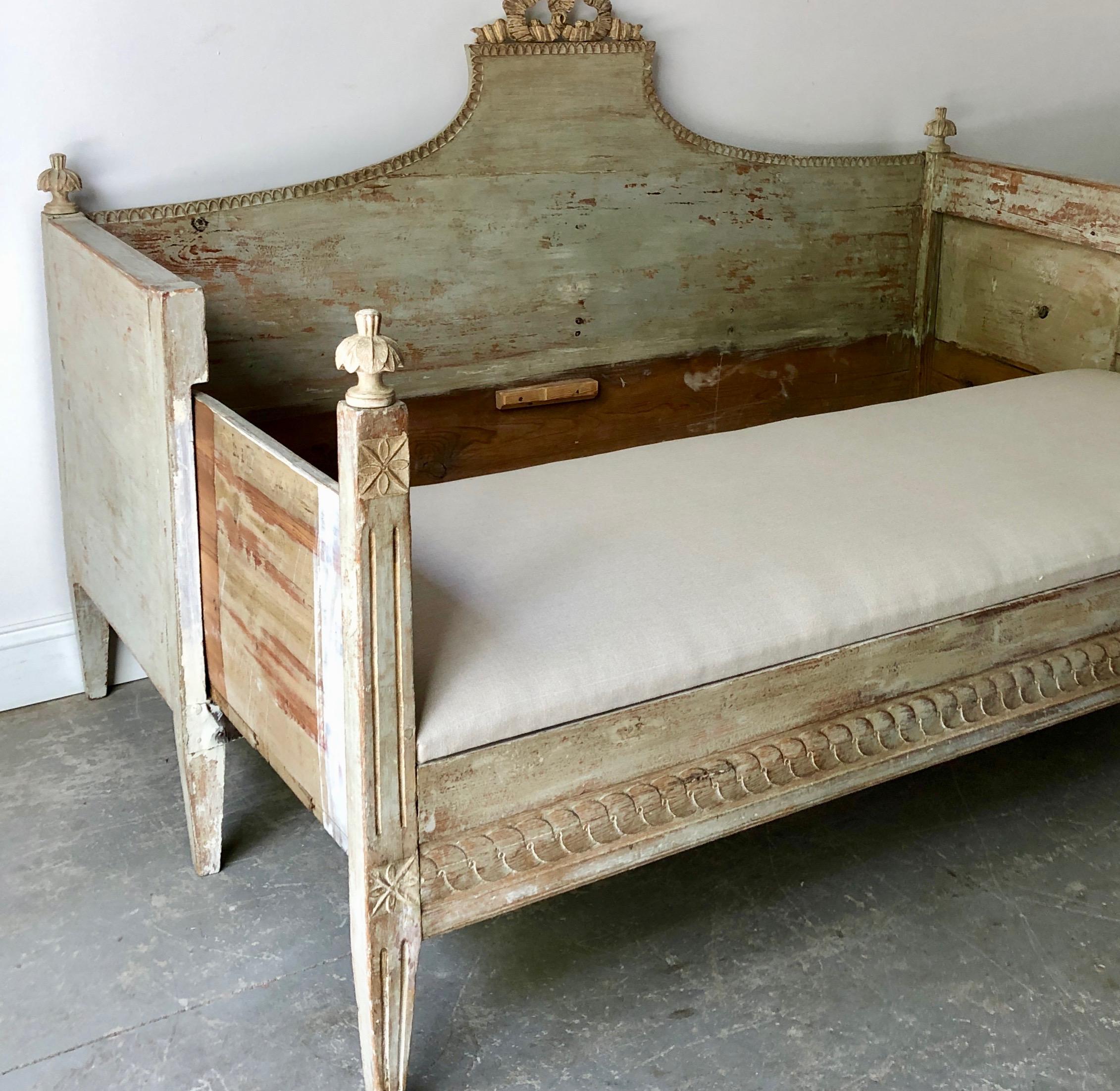 19th Century Swedish Painted Sofa Bed 2