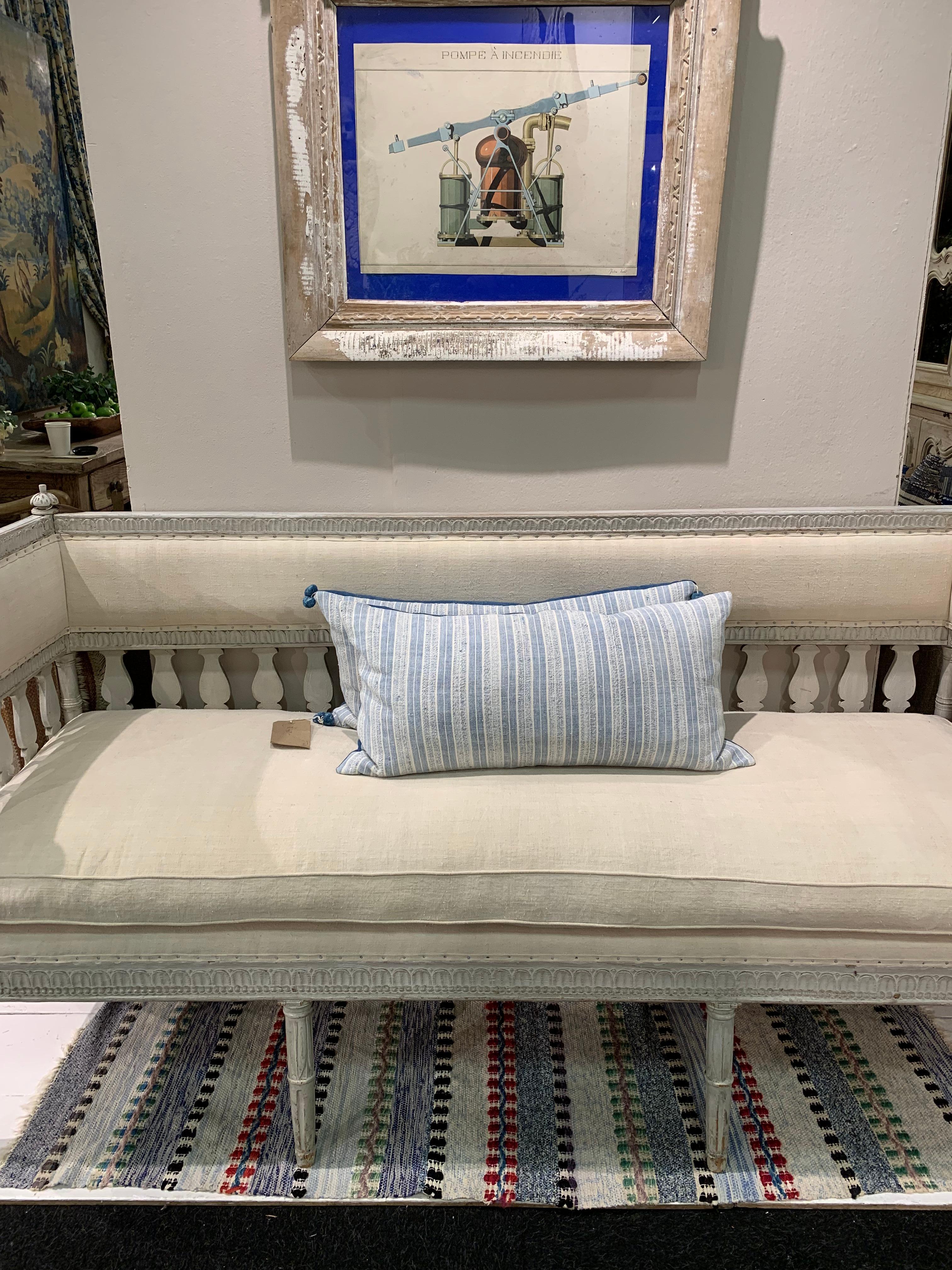 19th Century Swedish Painted Sofa with Decorative Detail in the Gustavian Style 6
