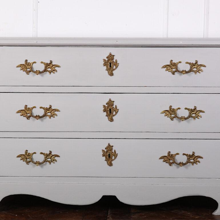 19th Century Swedish Painted Three Drawer Commode Chest In Good Condition In Vancouver, British Columbia