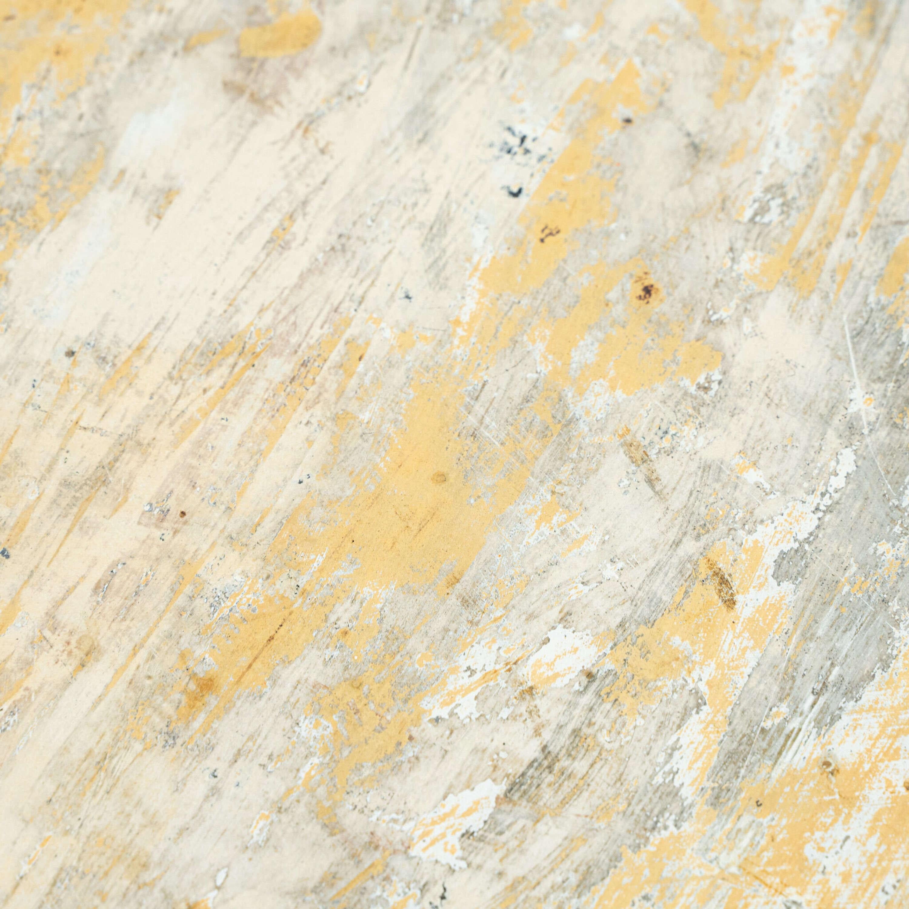 Sculpté à la main Table tripode suédoise peinte du 19e siècle en vente