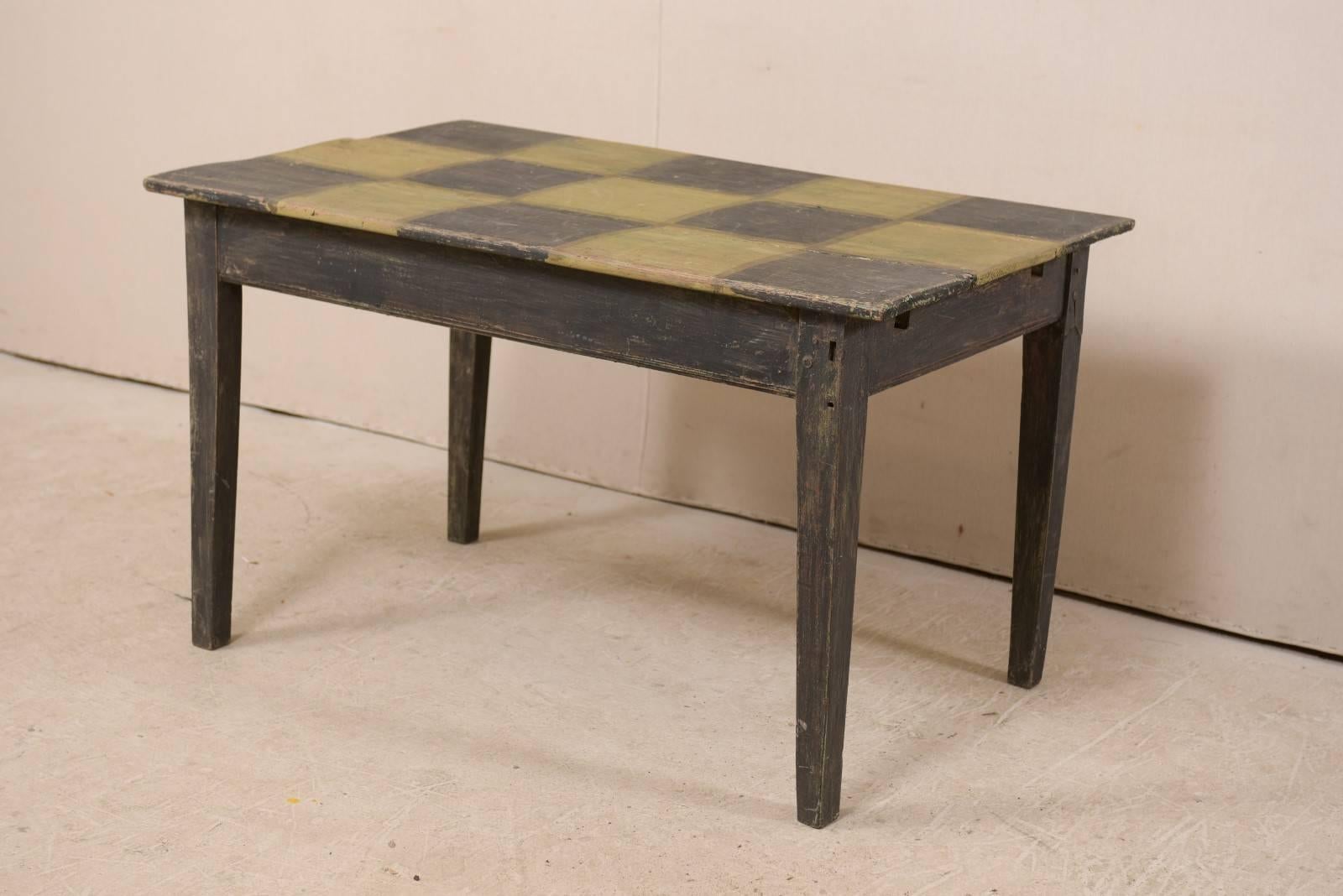 19th Century Swedish Painted Wood Dark Checker Top Table with Nice Tapered Legs For Sale 2