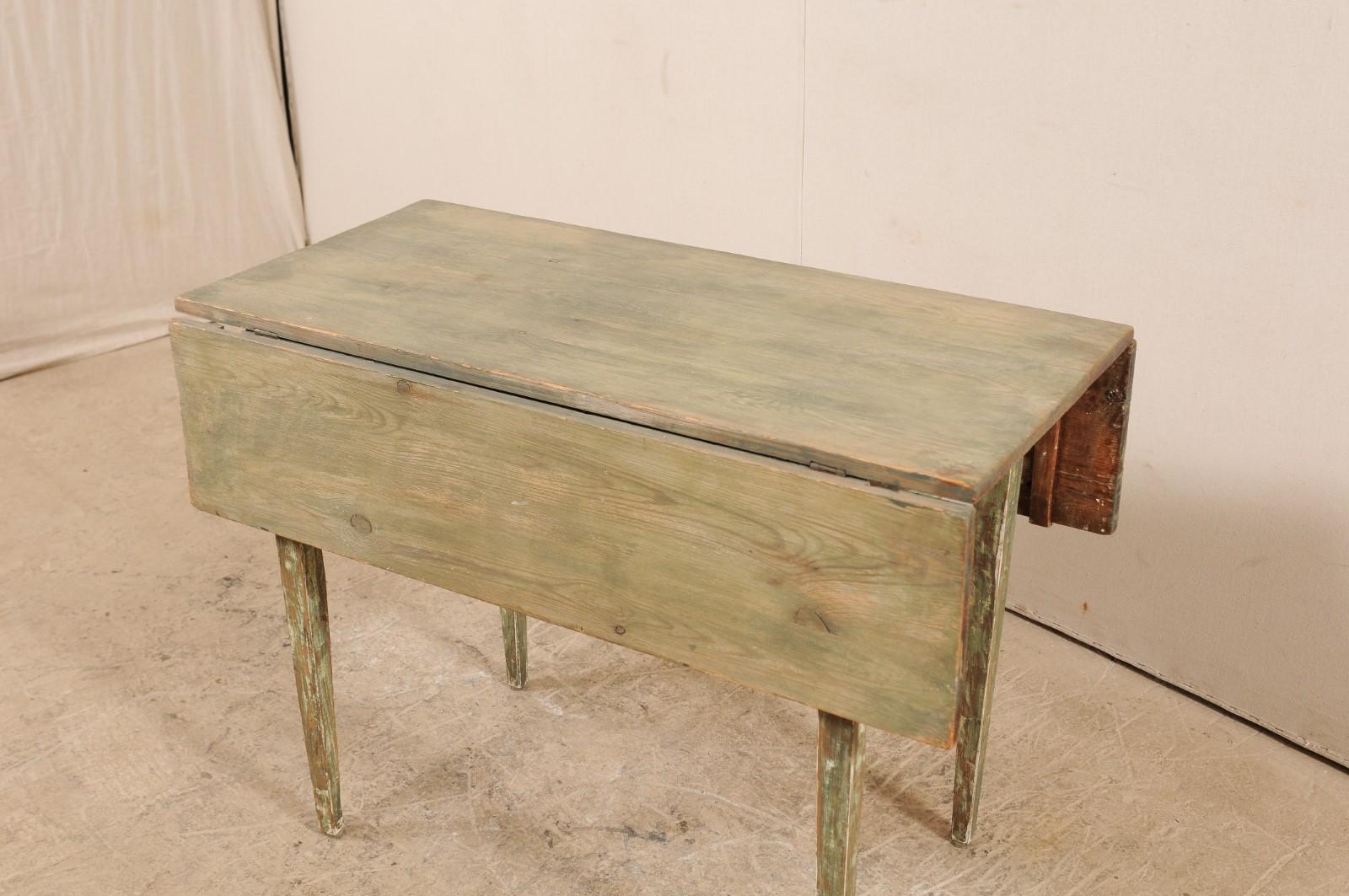 19th Century Swedish Painted Wood Drop-Leaf Table with Original Paint (Schwedisch)