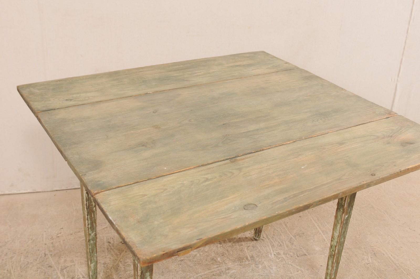 19th Century Swedish Painted Wood Drop-Leaf Table with Original Paint (Holz)