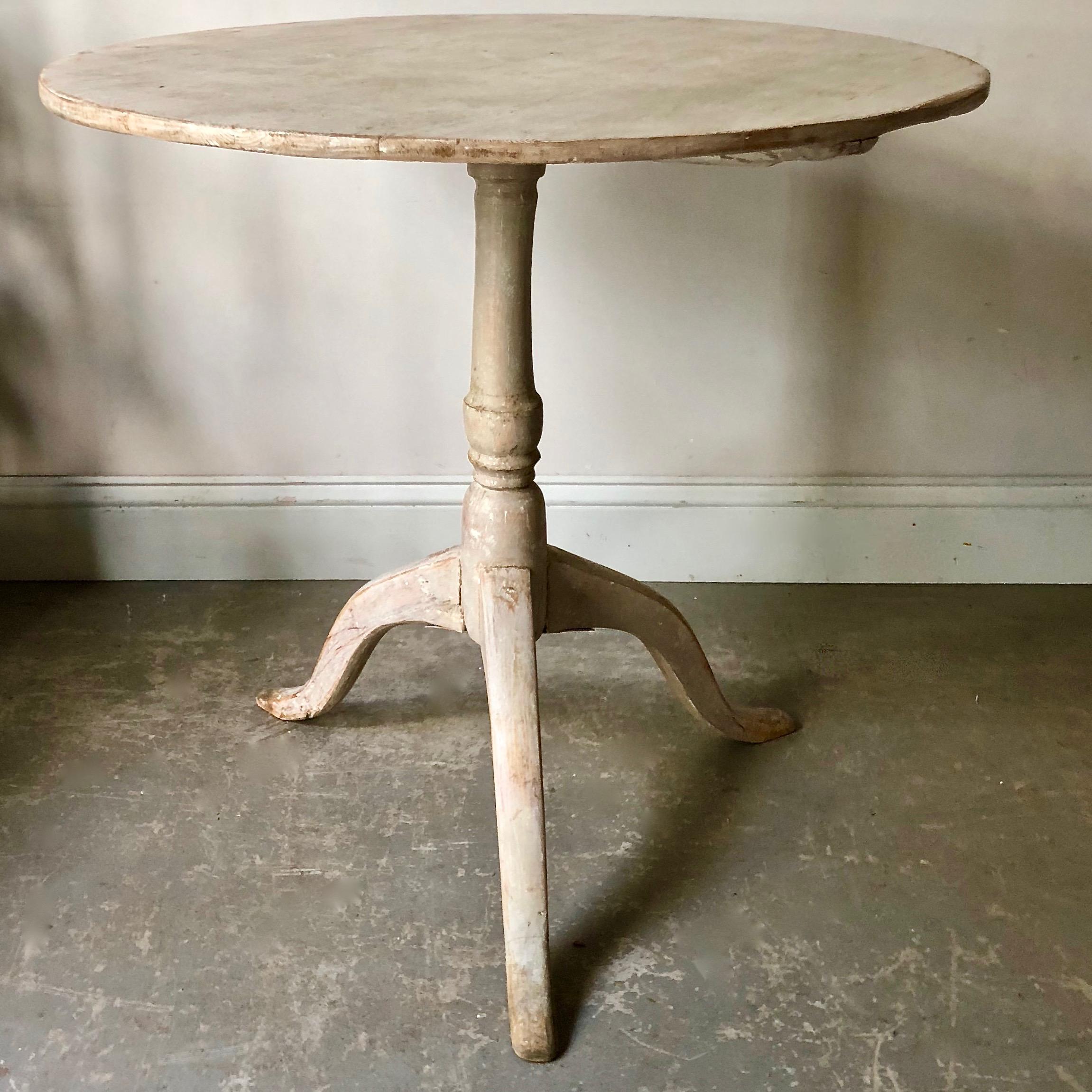 A charming small Swedish Karl Johan period round top pedestal table with turned base supported by beautifully carved legs. Scrape back to traces of its original color.
Värmland, Sweden, circa 1840.
More than ever, we selected the best, the rarest,