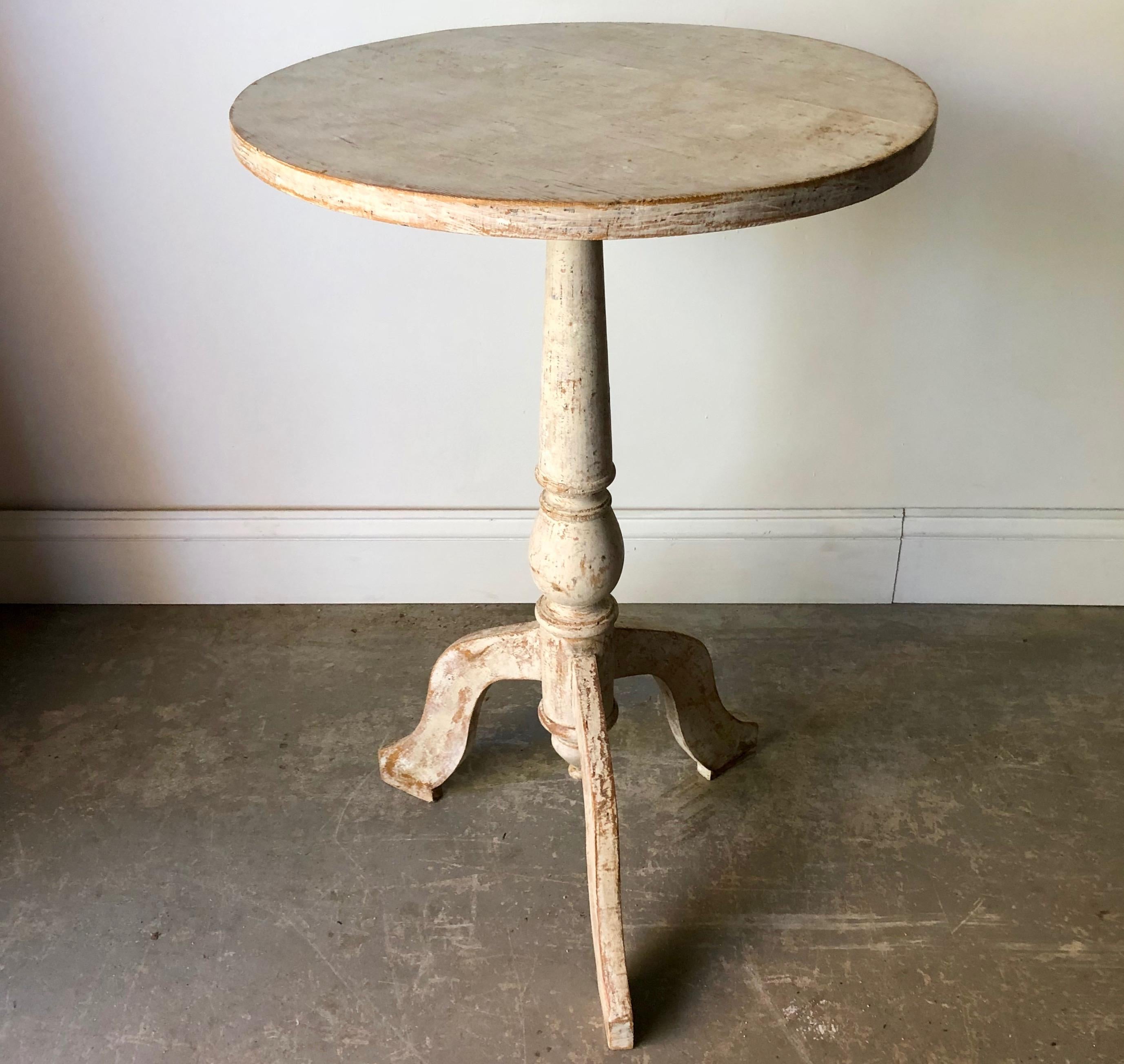 A charming small round pedestal table in Karl Johann period with turned base supported by beautifully carved legs. Scraped back to traces of its original color. Sweden, circa 1840-1850. 
More than ever, we selected the best, the rarest, the