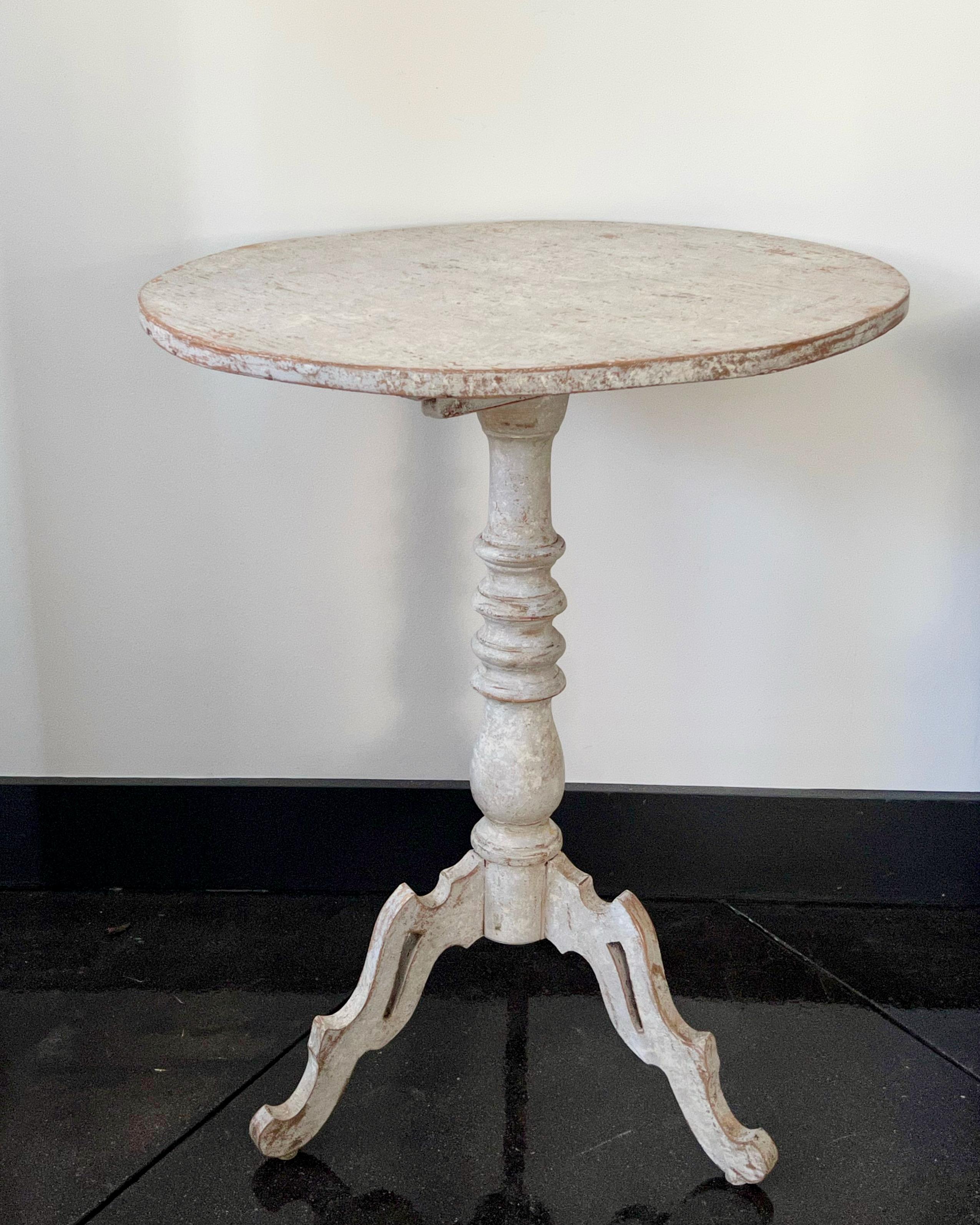 A charming large round pedestal table with turned base supported by beautifully carved legs.
Värmland, Sweden, circa 1830-40
More than ever, we selected the best, the rarest, the unusual, the spectacular, the most charming, what makes people