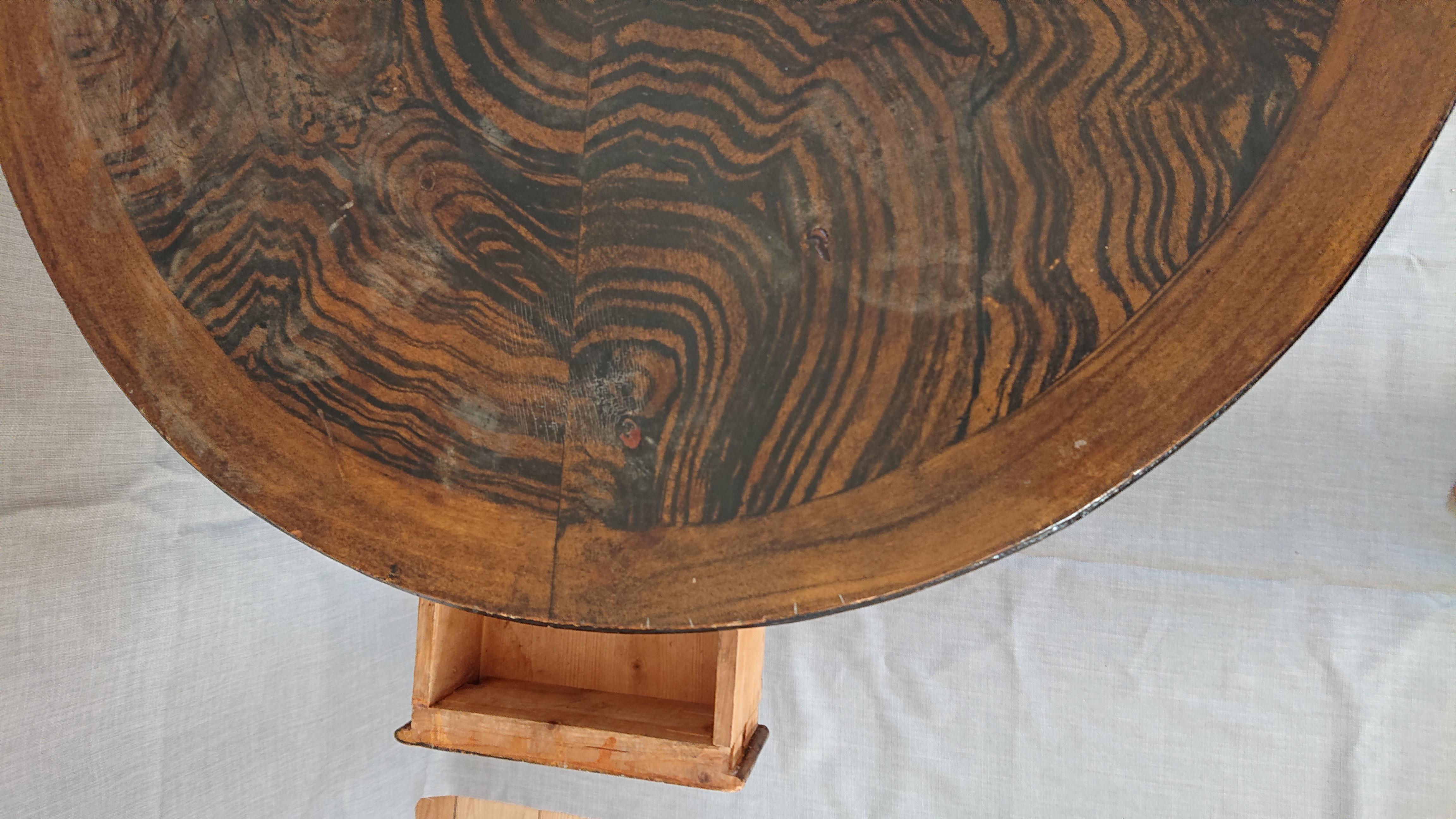19th Century Swedish Pedestal Table Originalpaint In Good Condition In Boden, SE