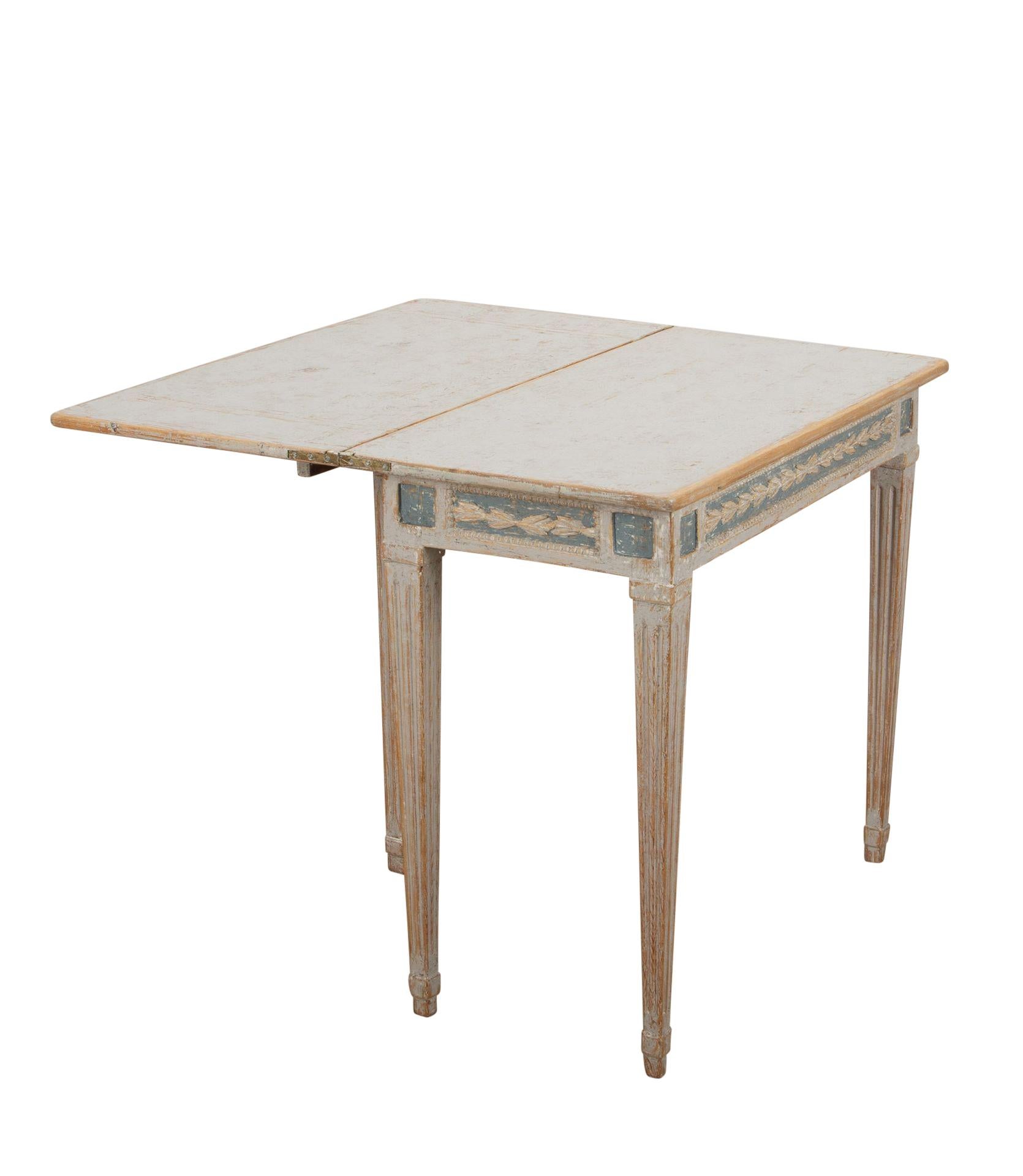 19th Century Swedish Period Gustavian Folding Card Table In Good Condition In Tetbury, Gloucestershire