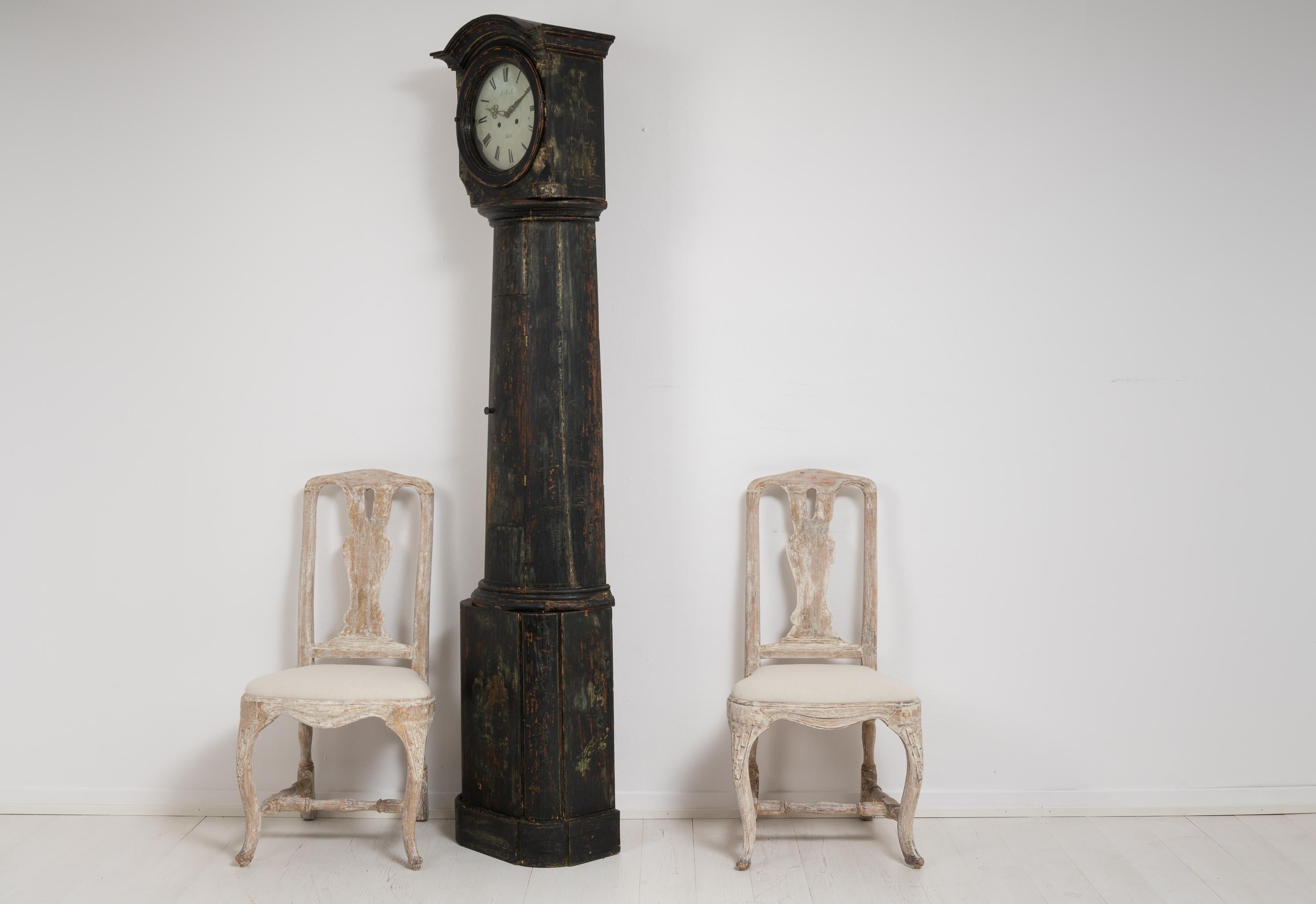 19th Century Swedish Pine Black Long Case Column Clock In Good Condition In Kramfors, SE