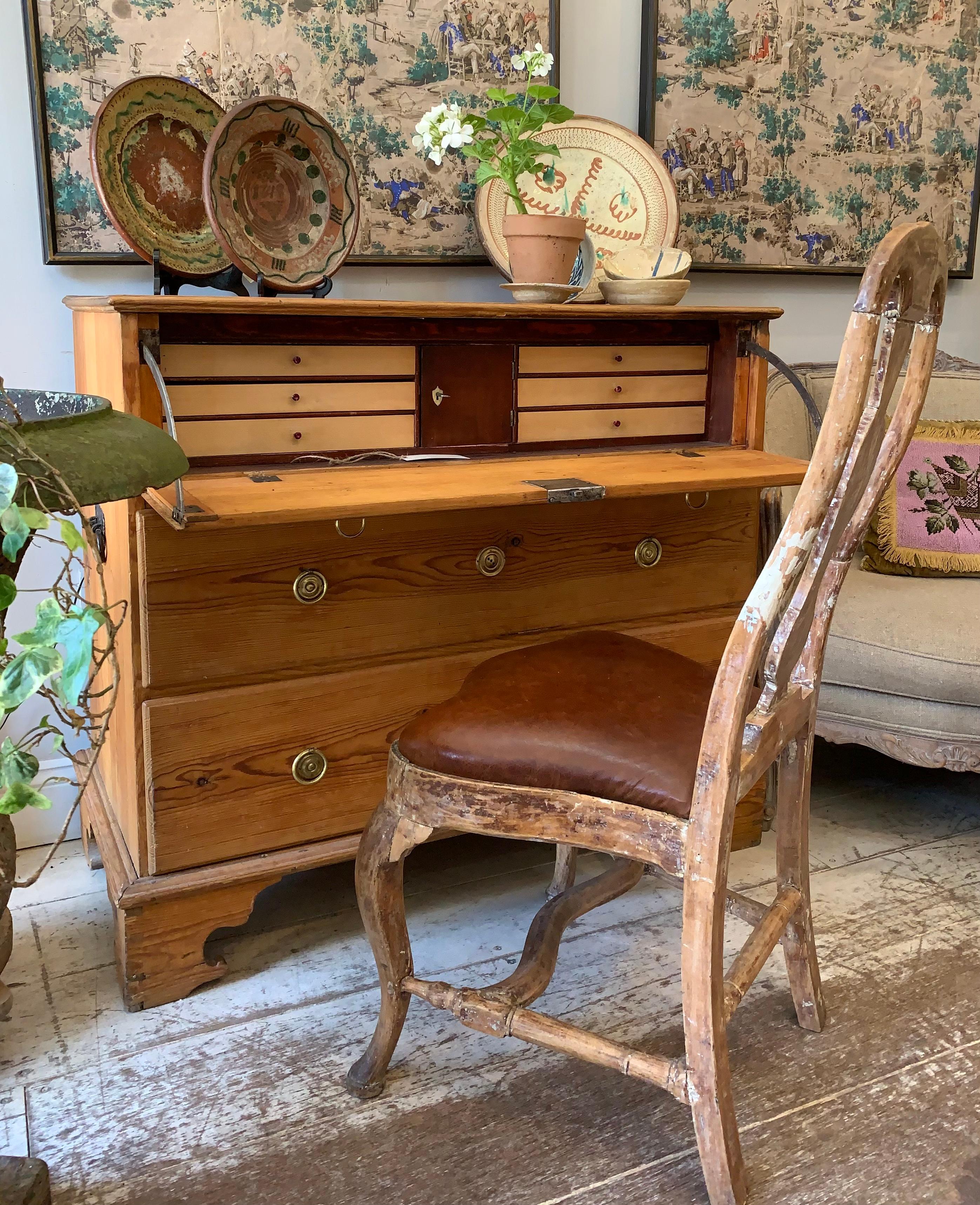 19th century Swedish pine bureau with iron side handles For Sale 3
