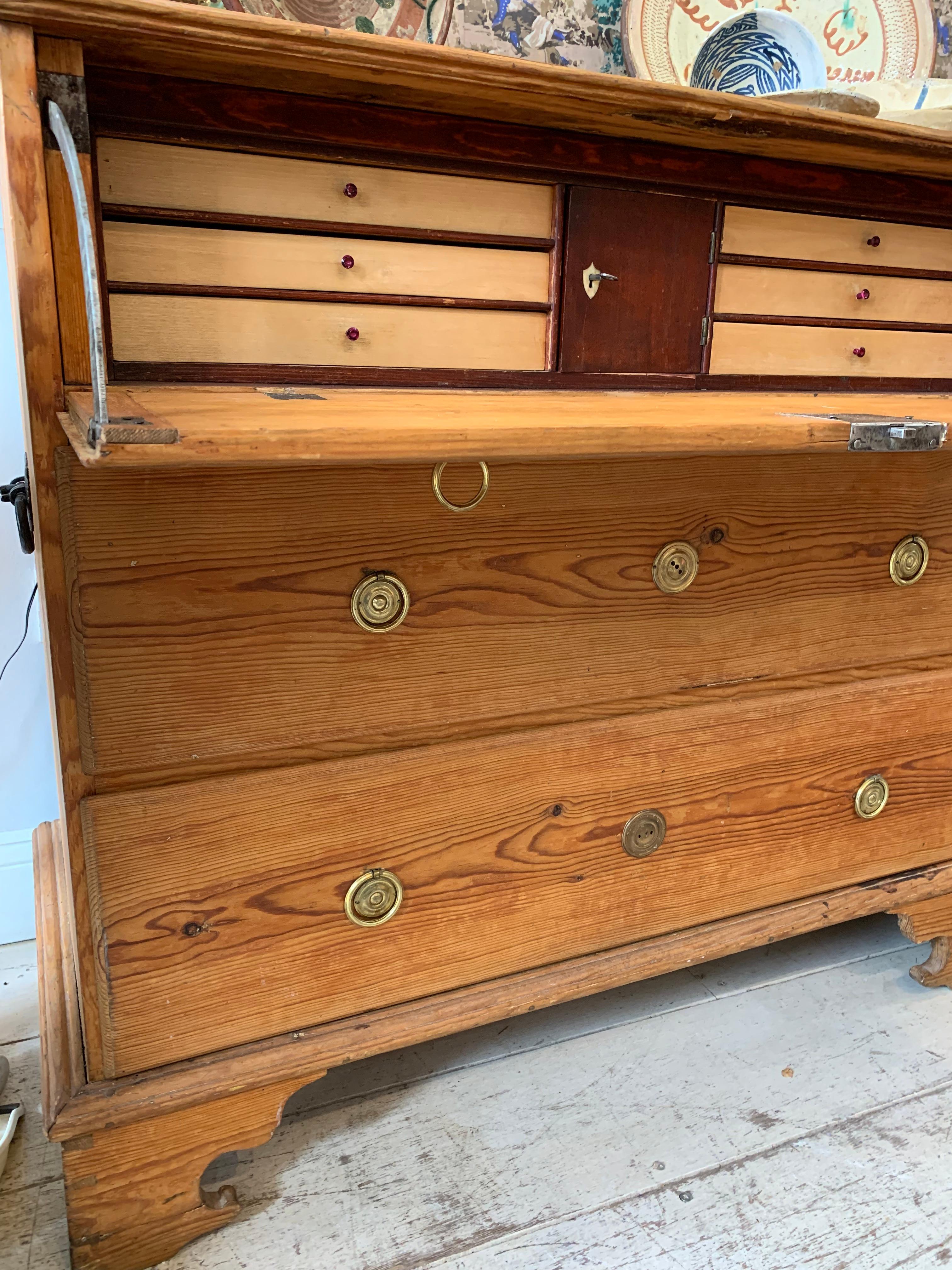 19th century Swedish pine bureau with iron side handles For Sale 5
