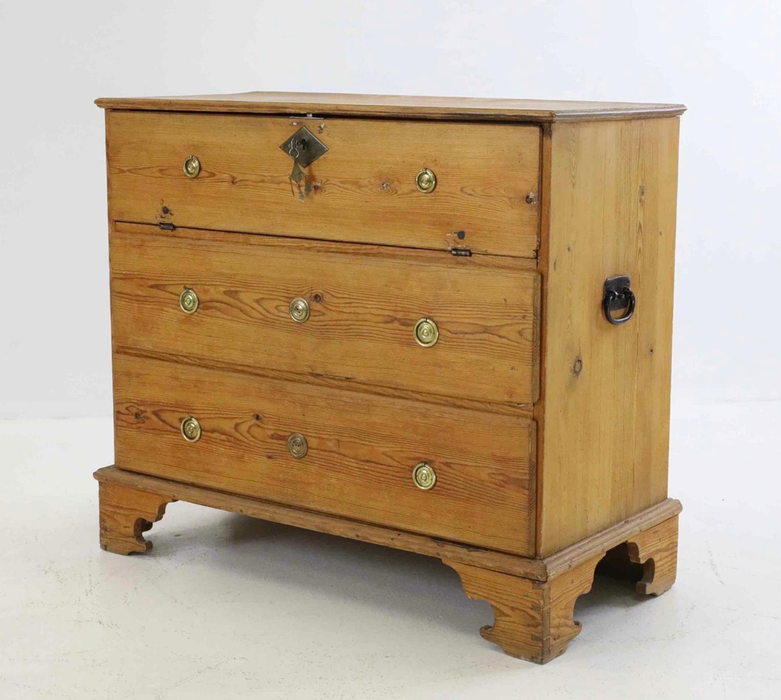 A charming and more unusual C19th swedish fall front pine bureau on bracket feet.
The top drawer fall front reveals an interior with a small central niche flanked by three long shallow drawers either side.
It has two deep drawers with key below and