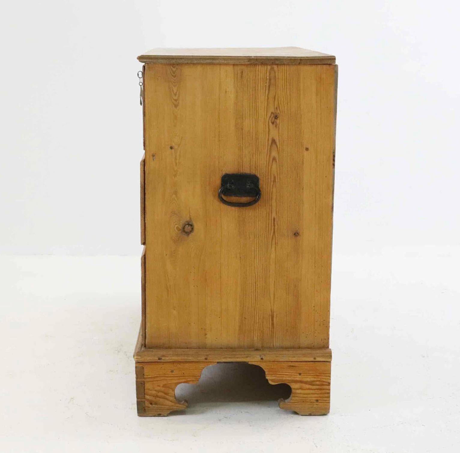 19th century Swedish pine bureau with iron side handles For Sale 2