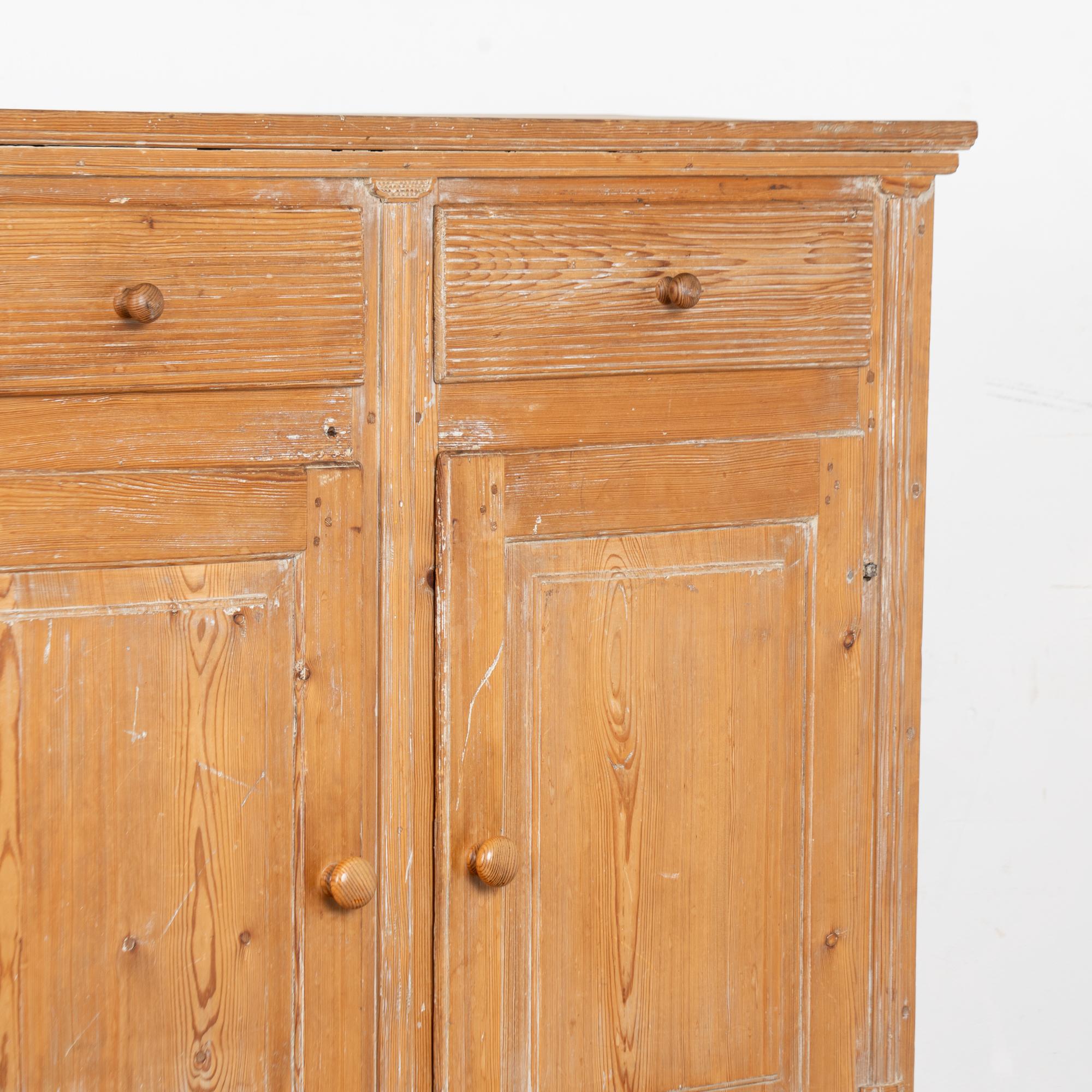 Credenza svedese in pino del XIX secolo in vendita 4
