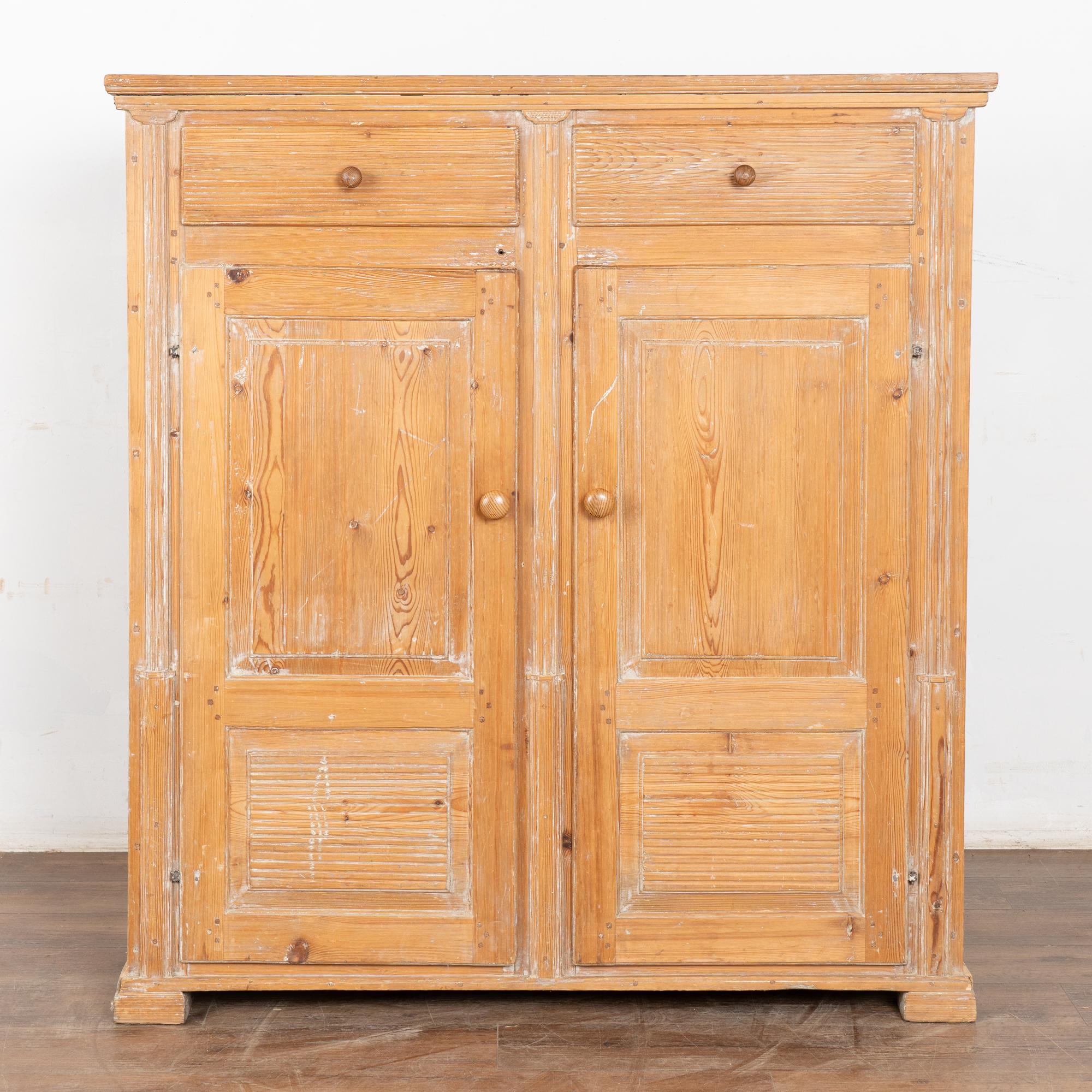 Svedese Credenza svedese in pino del XIX secolo in vendita