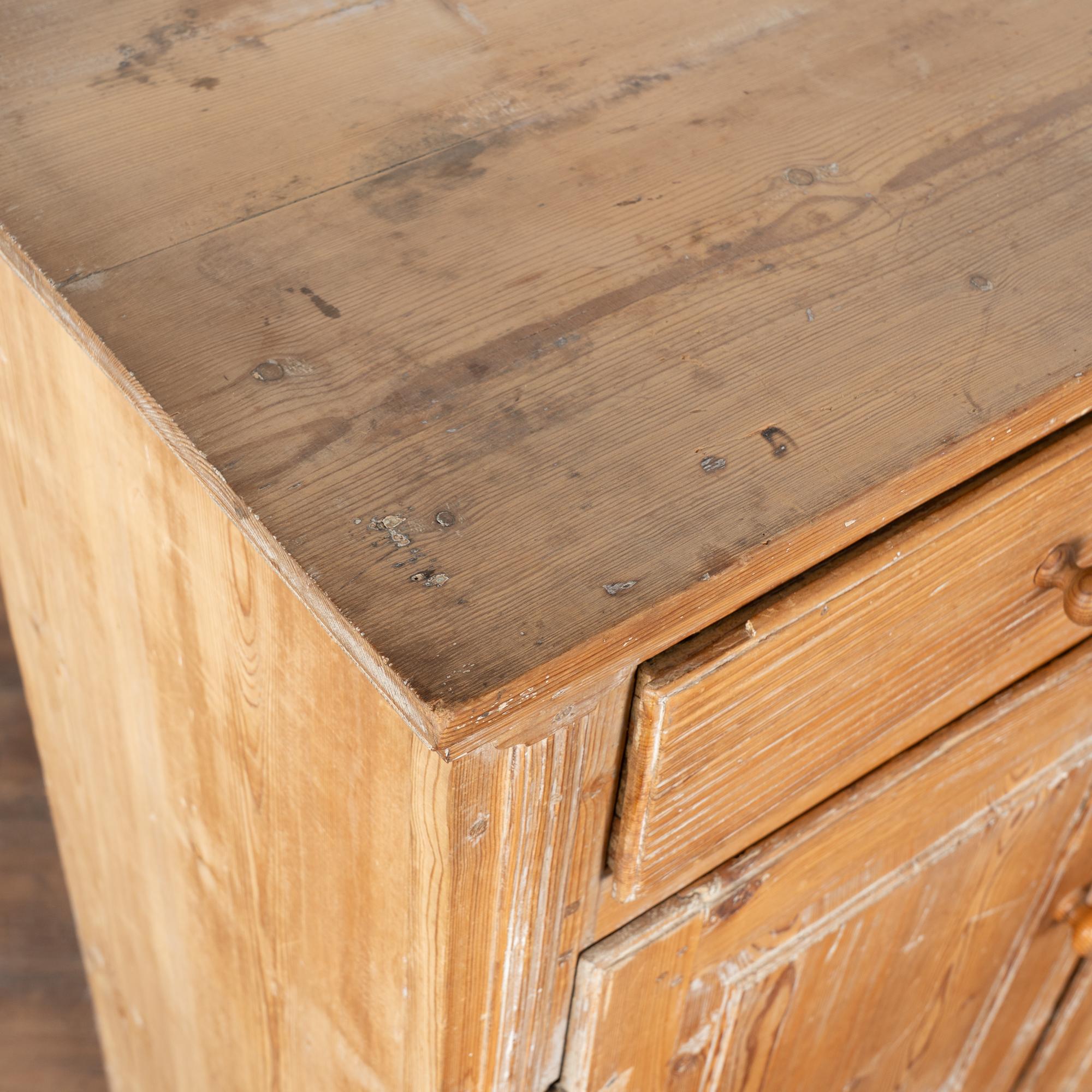 Credenza svedese in pino del XIX secolo in vendita 1