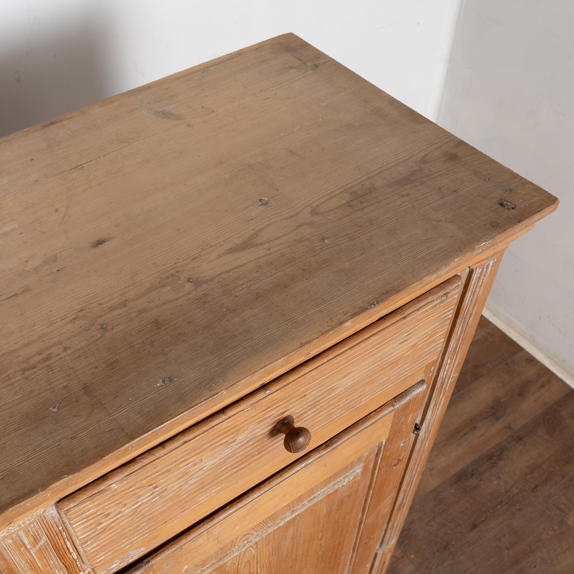 Credenza svedese in pino del XIX secolo in vendita 2
