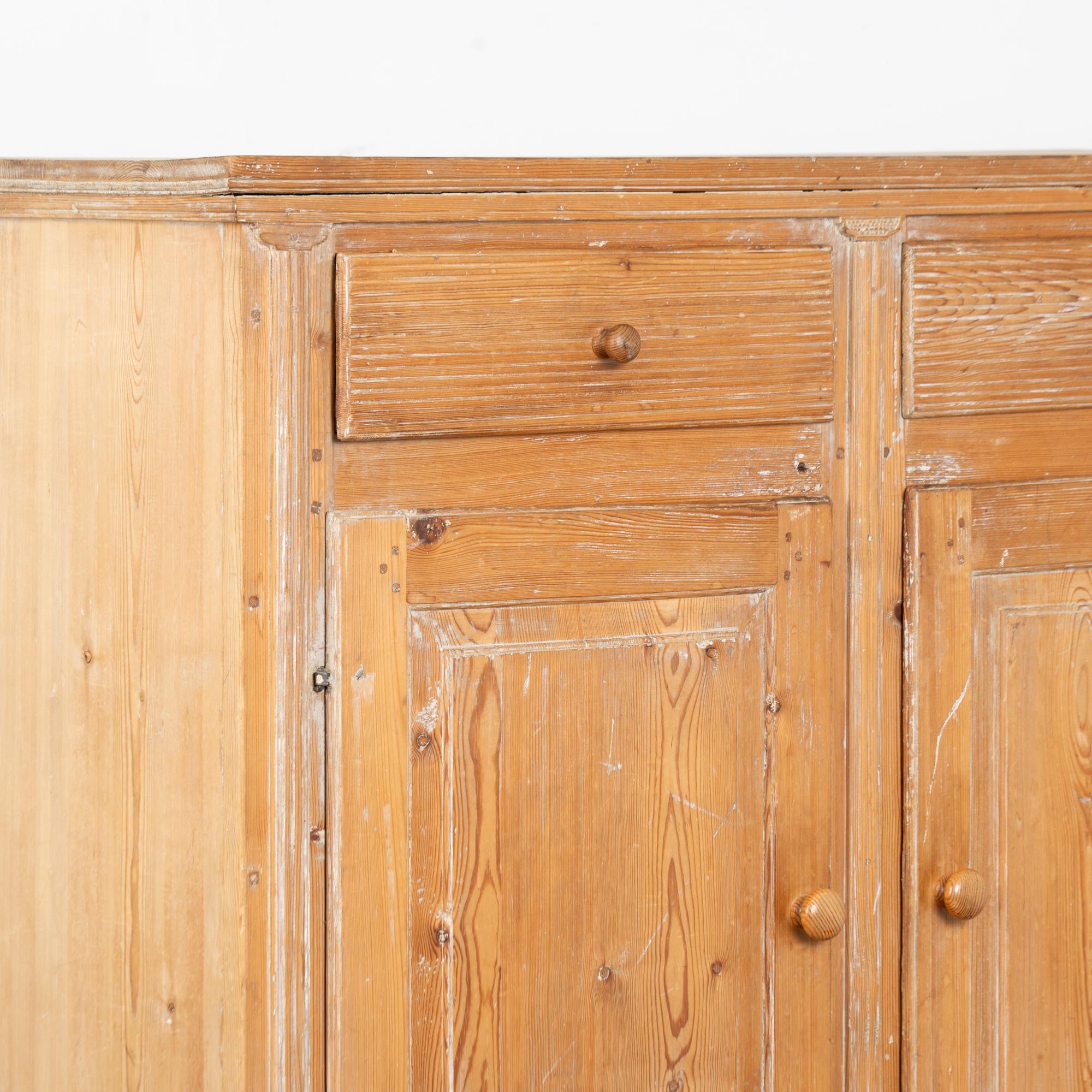 Credenza svedese in pino del XIX secolo in vendita 3